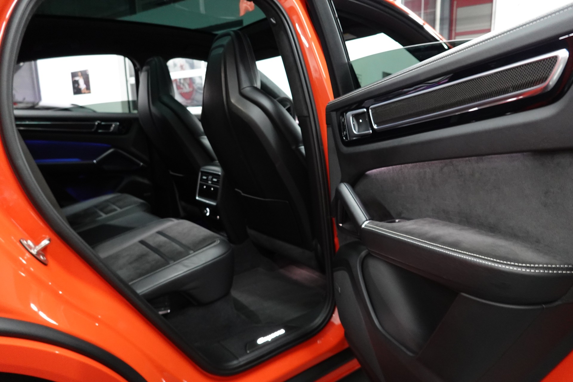 PORSCHE CAYENNE GTS COUPE 5-PLÄTZER PTS LAVA ORANGE CH-FZ 22"ALUS. ON TOP-image-46