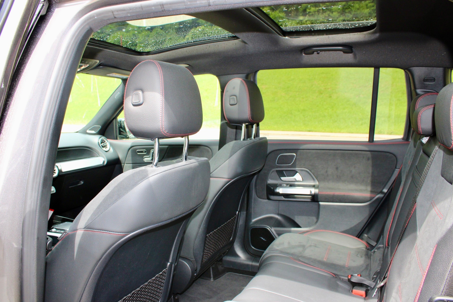 MERCEDES-BENZ GLB 250 4Matic AMG Line 8G-Tronic-image-8