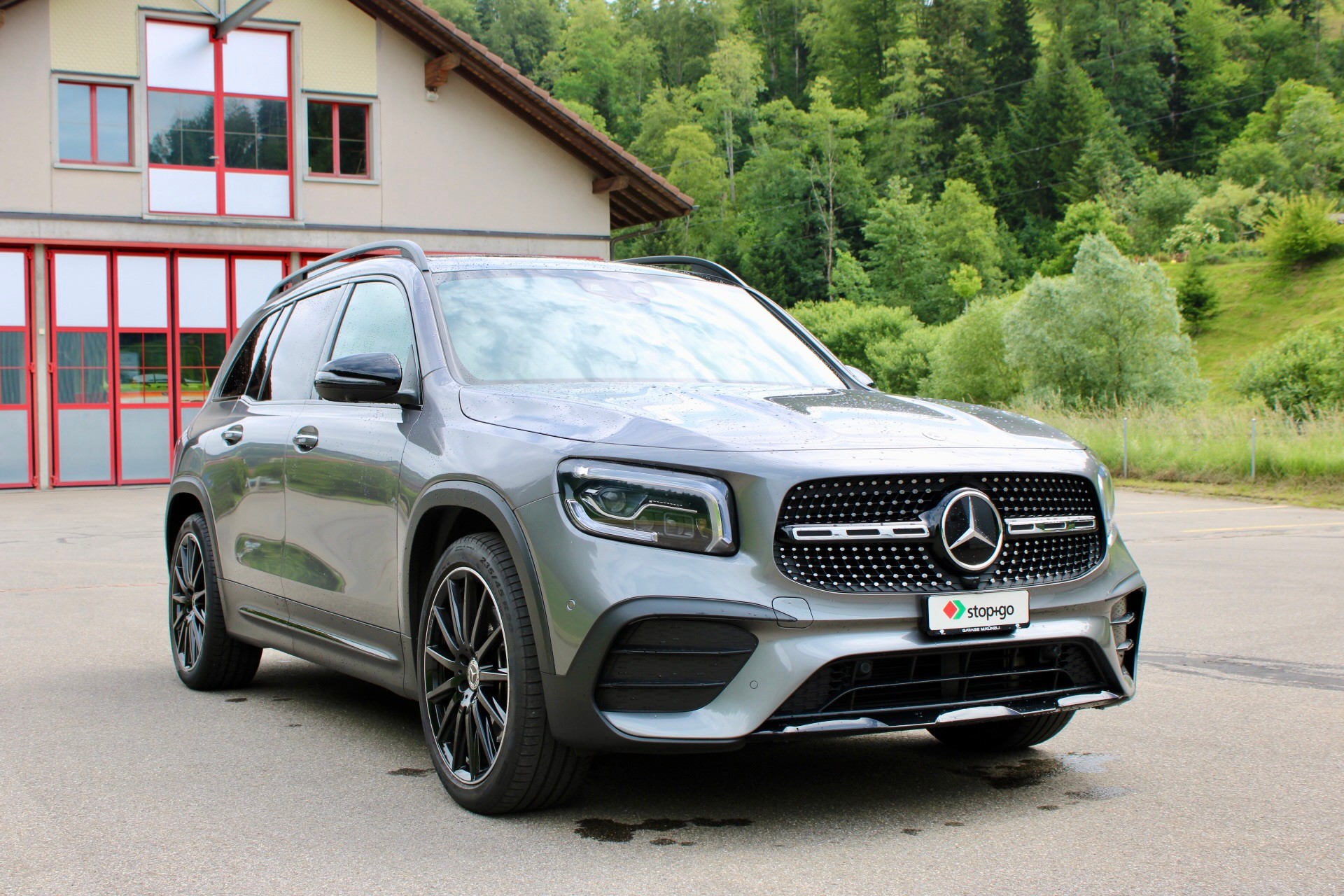 MERCEDES-BENZ GLB 250 4Matic AMG Line 8G-Tronic-showroom-element-1