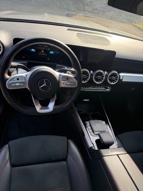 MERCEDES-BENZ GLB 250 4Matic AMG Line 8G-Tronic-image-9