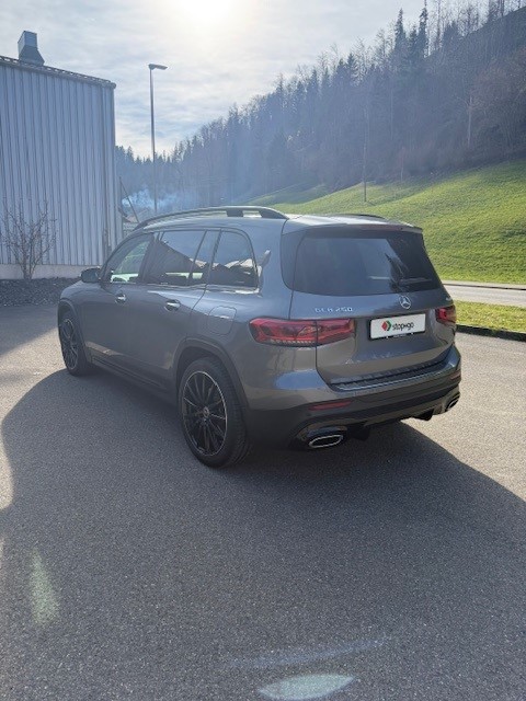 MERCEDES-BENZ GLB 250 4Matic AMG Line 8G-Tronic-image-4
