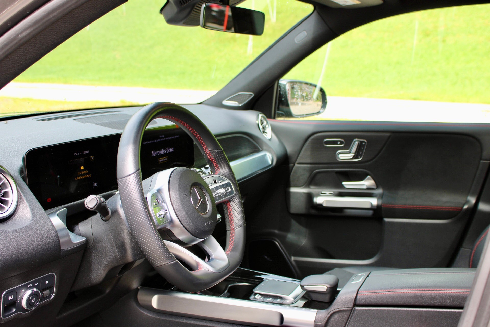 MERCEDES-BENZ GLB 250 4Matic AMG Line 8G-Tronic-image-6
