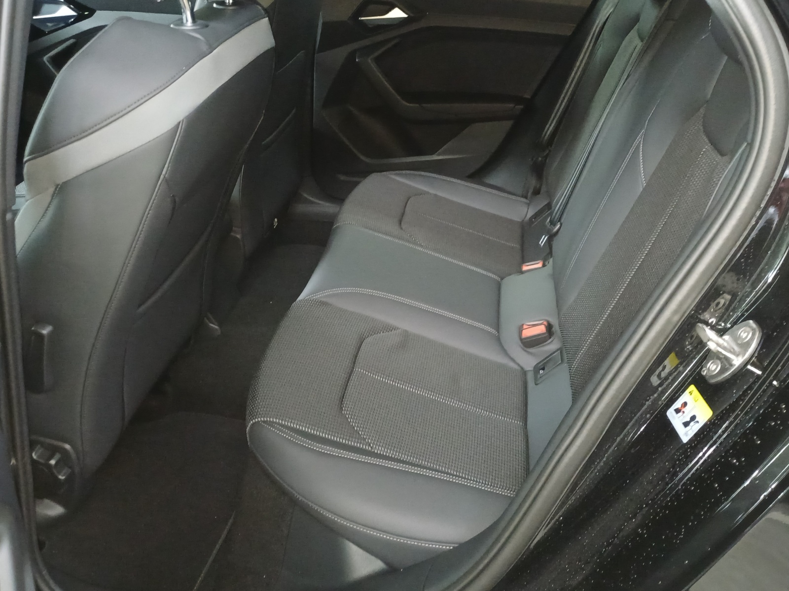 AUDI A1 Sportback 30 TFSI S Line S-tronic-image-11