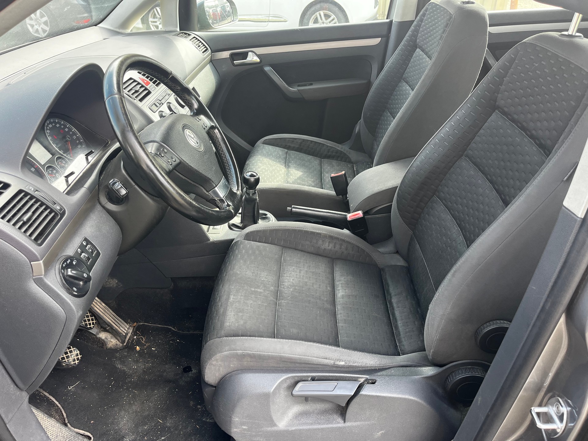 VW TOURAN 7 places-image-8