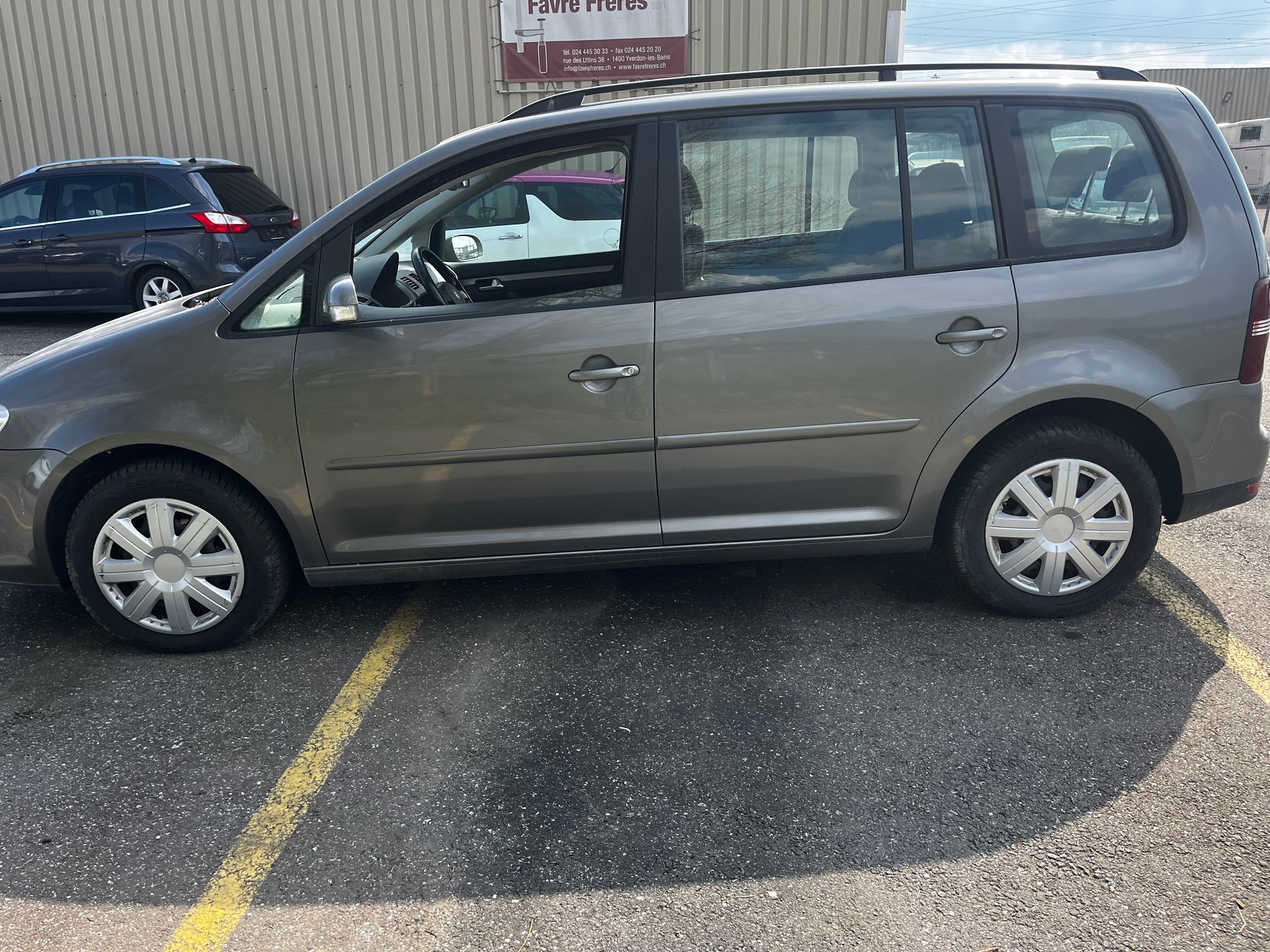 VW TOURAN 7 places-image-6