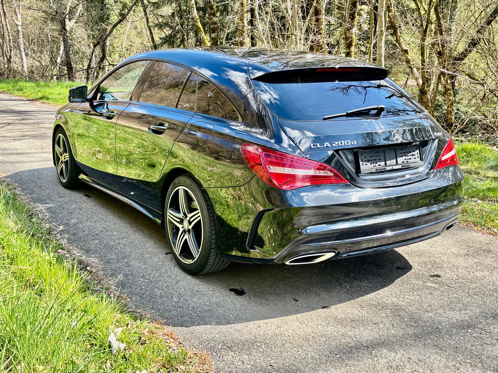 MERCEDES-BENZ CLA Shooting Brake 200 d AMG Line 4Matic 7G-DCT-image-3
