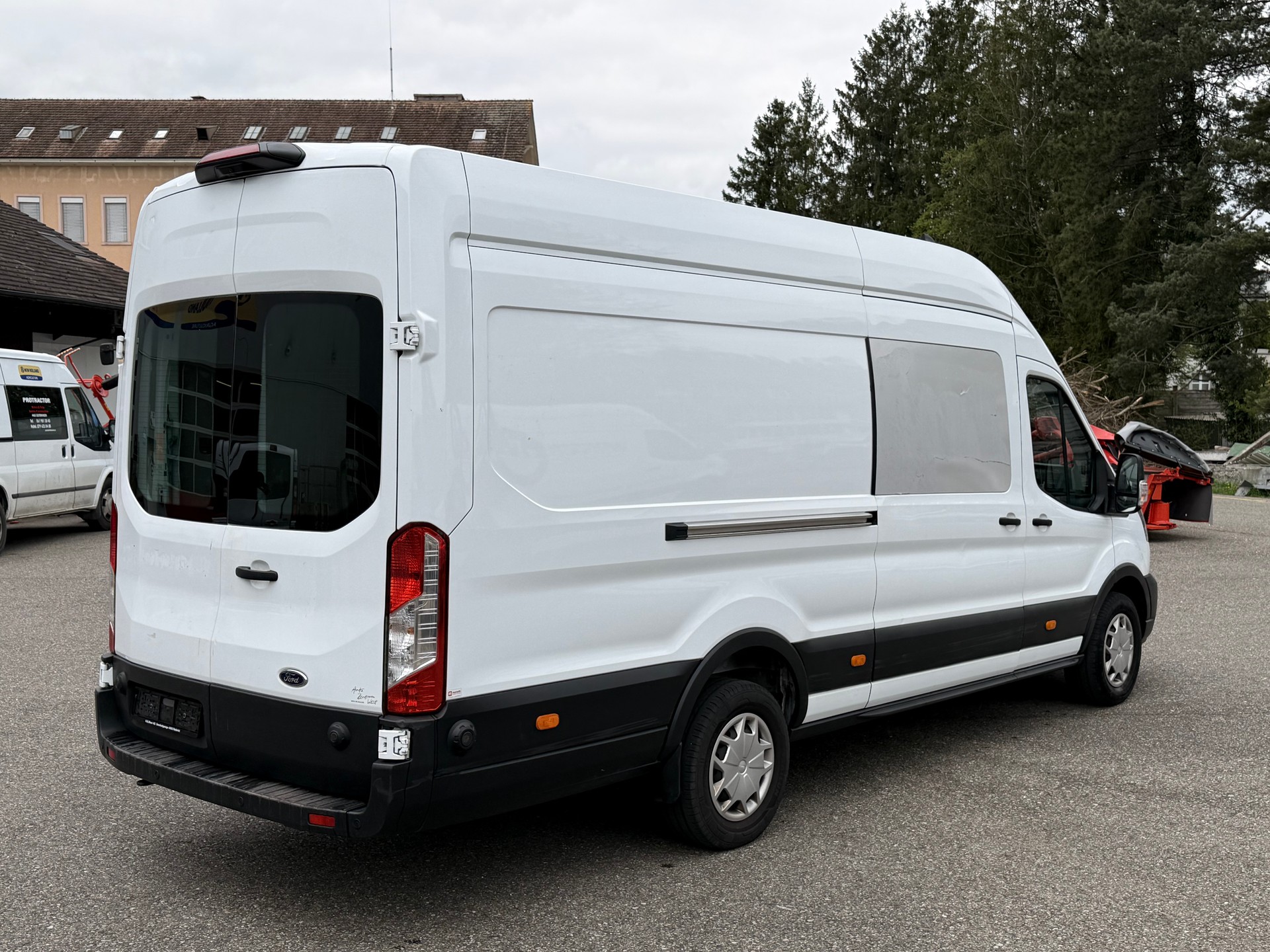 FORD Transit Van 350 L4 Trend 2.0 TDCi 130 RWD-image-2