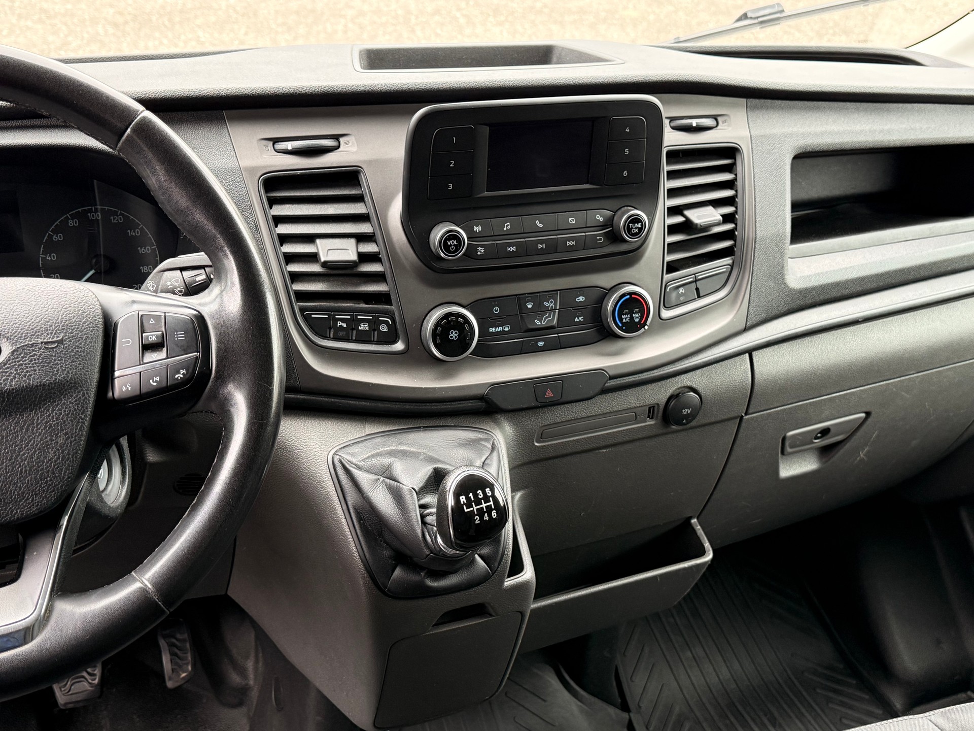FORD Transit Van 350 L4 Trend 2.0 TDCi 130 RWD-image-6