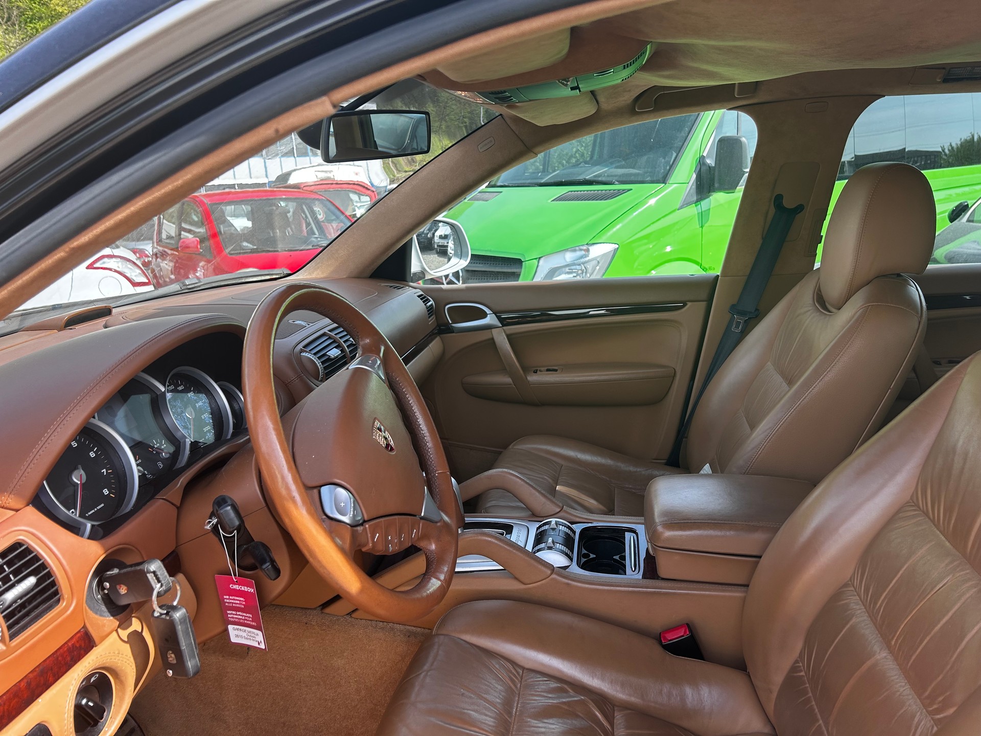 PORSCHE Cayenne Turbo-image-12