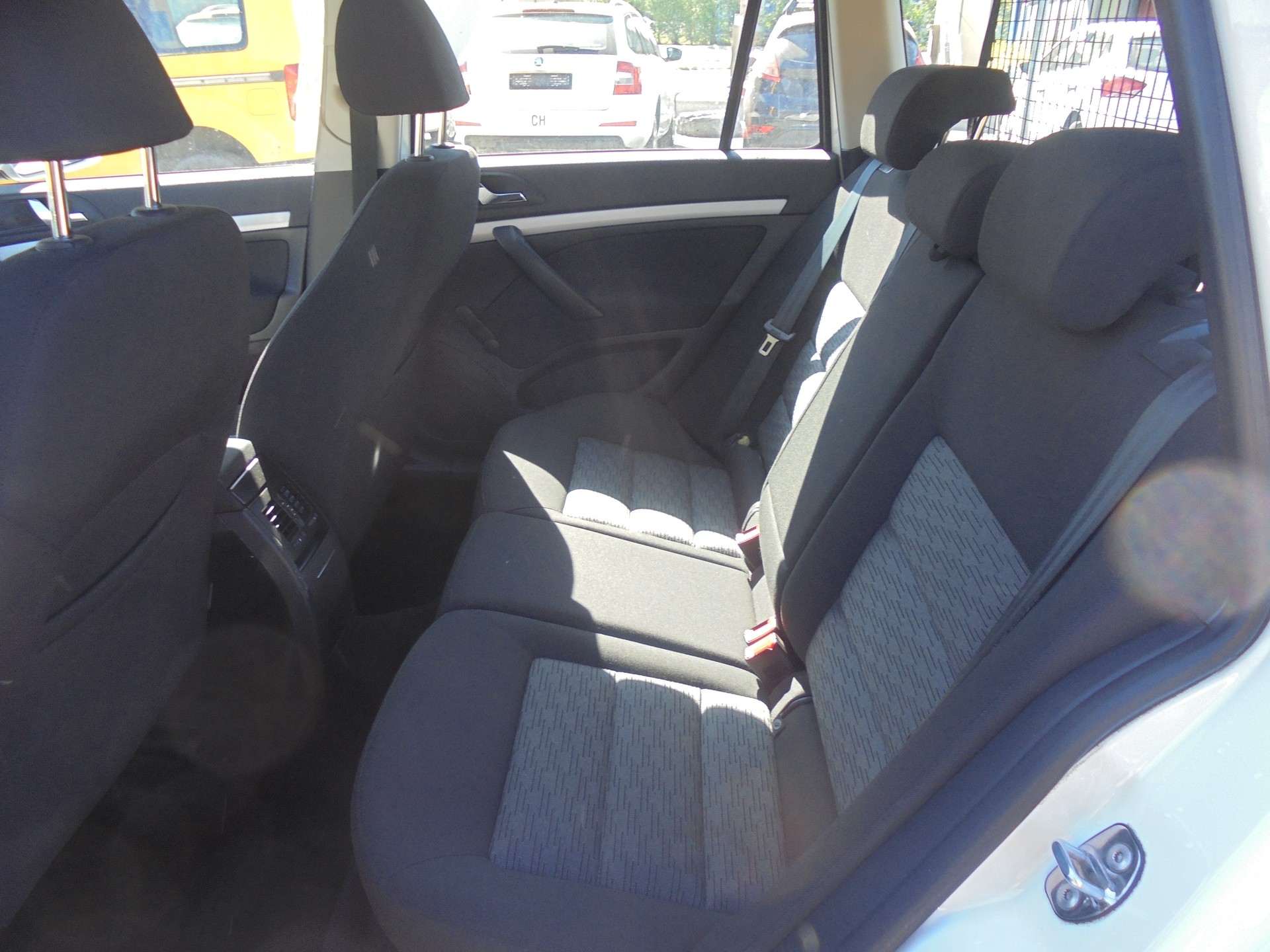 SKODA Octavia Combi 1.6 TDI Swiss Adventure 4x4-image-6