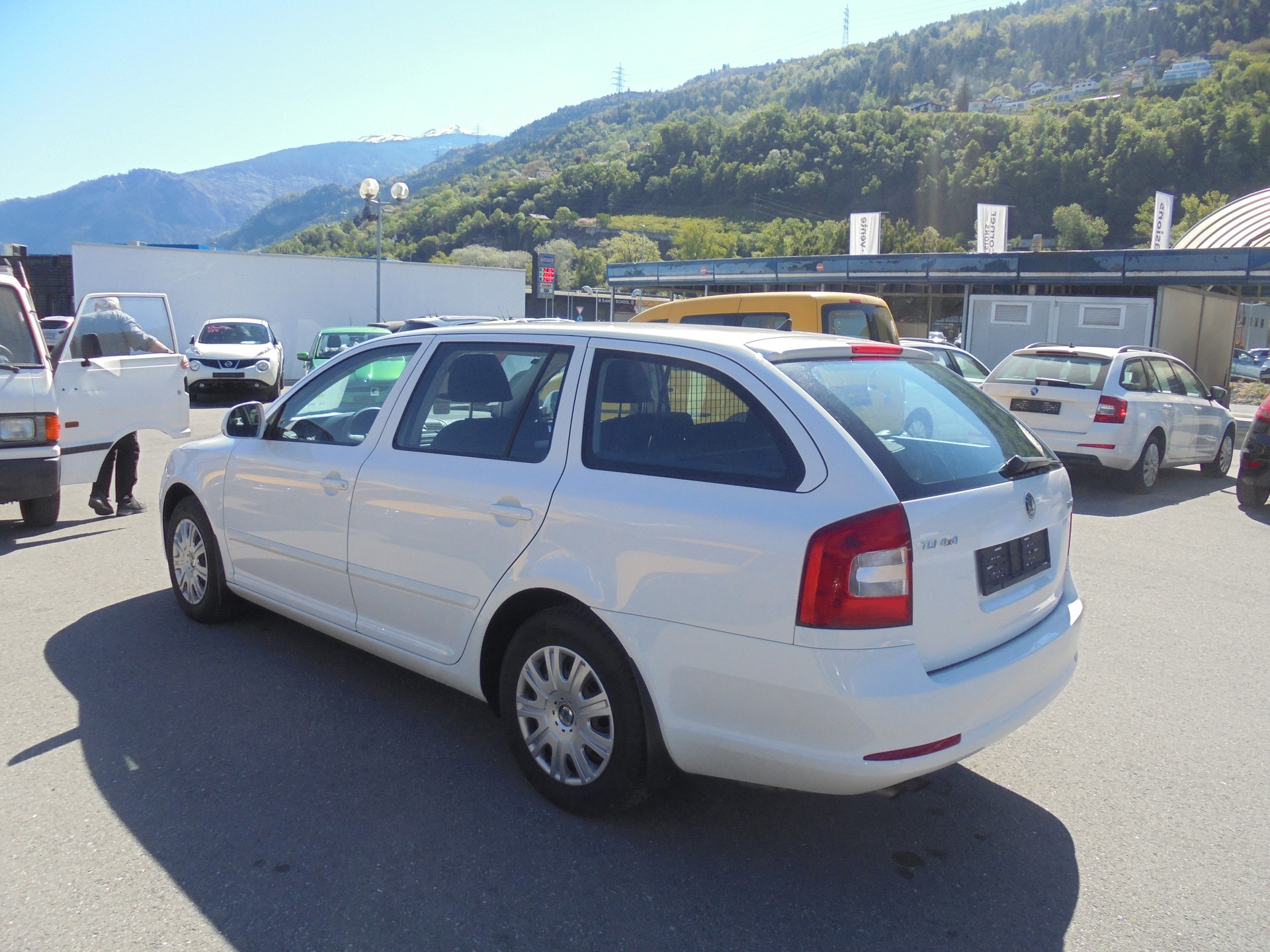 SKODA Octavia Combi 1.6 TDI Swiss Adventure 4x4-image-5
