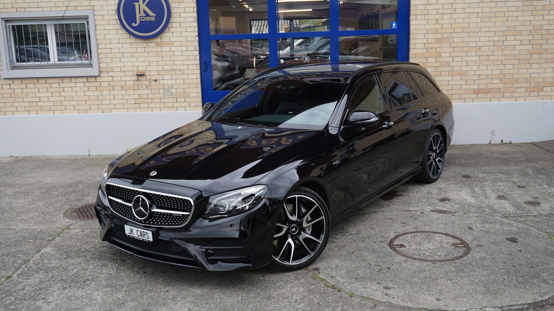 MERCEDES-BENZ E 53 AMG 4Matic 9G-Tronic-showroom-element-3