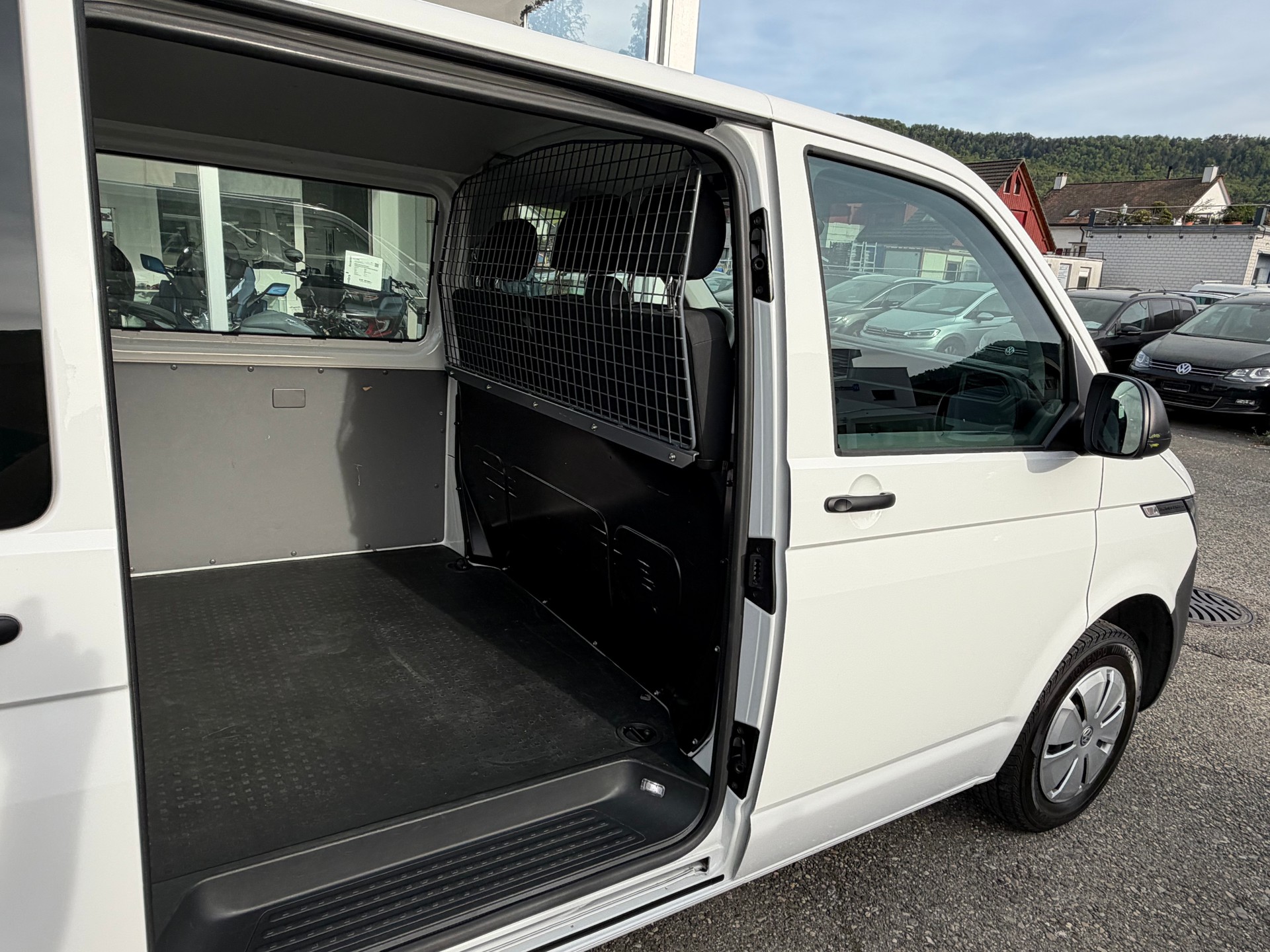 VW T6.1 2.0 TDI Entry-image-8