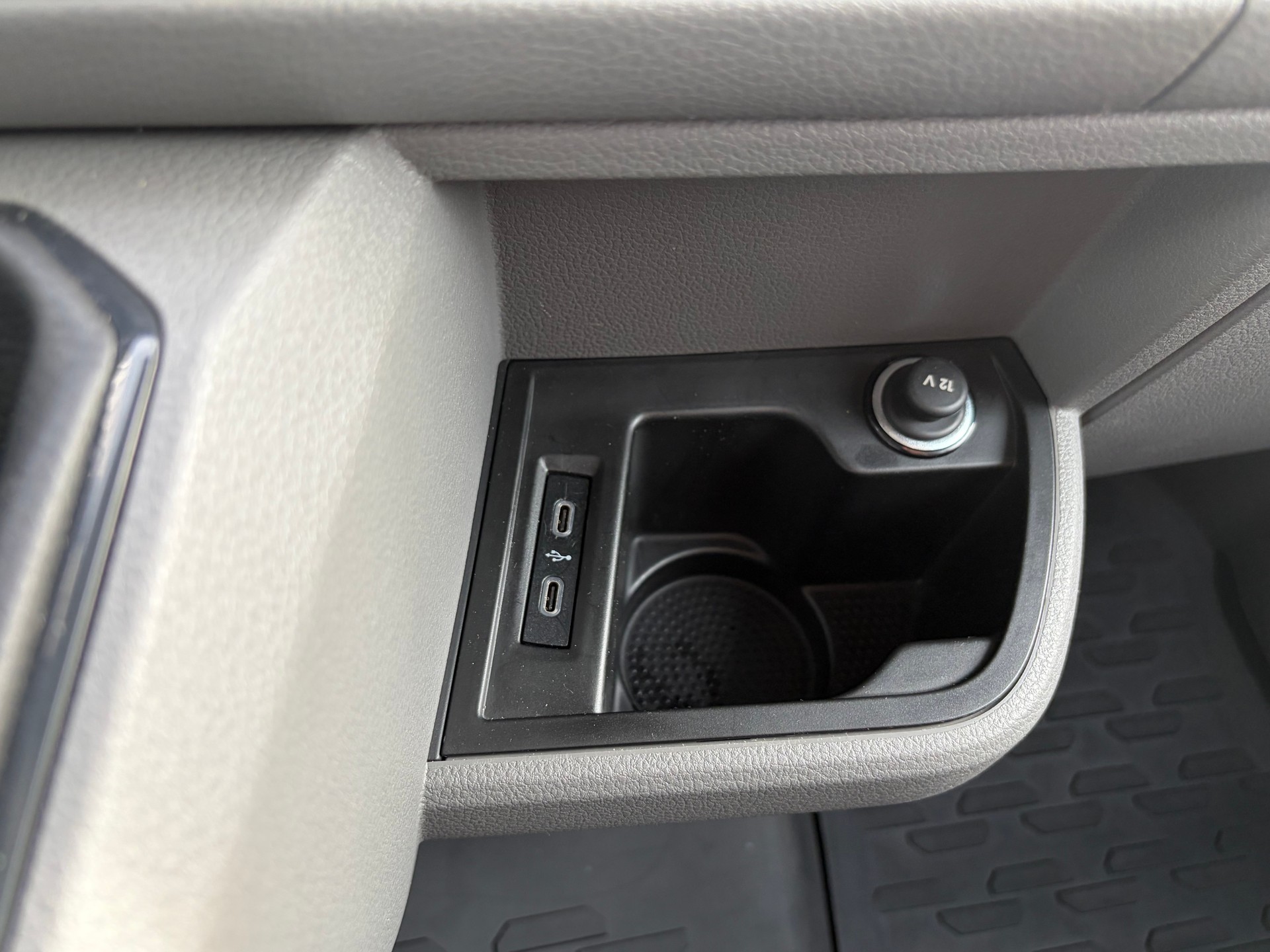 VW T6.1 2.0 TDI Entry-image-19