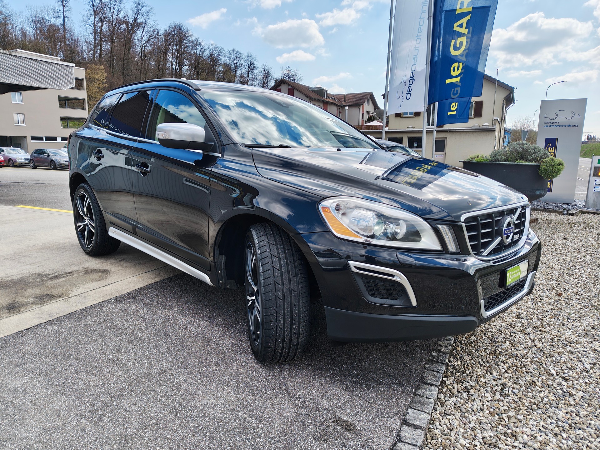 VOLVO XC60 D5 AWD R-Design Geartronic-image-3