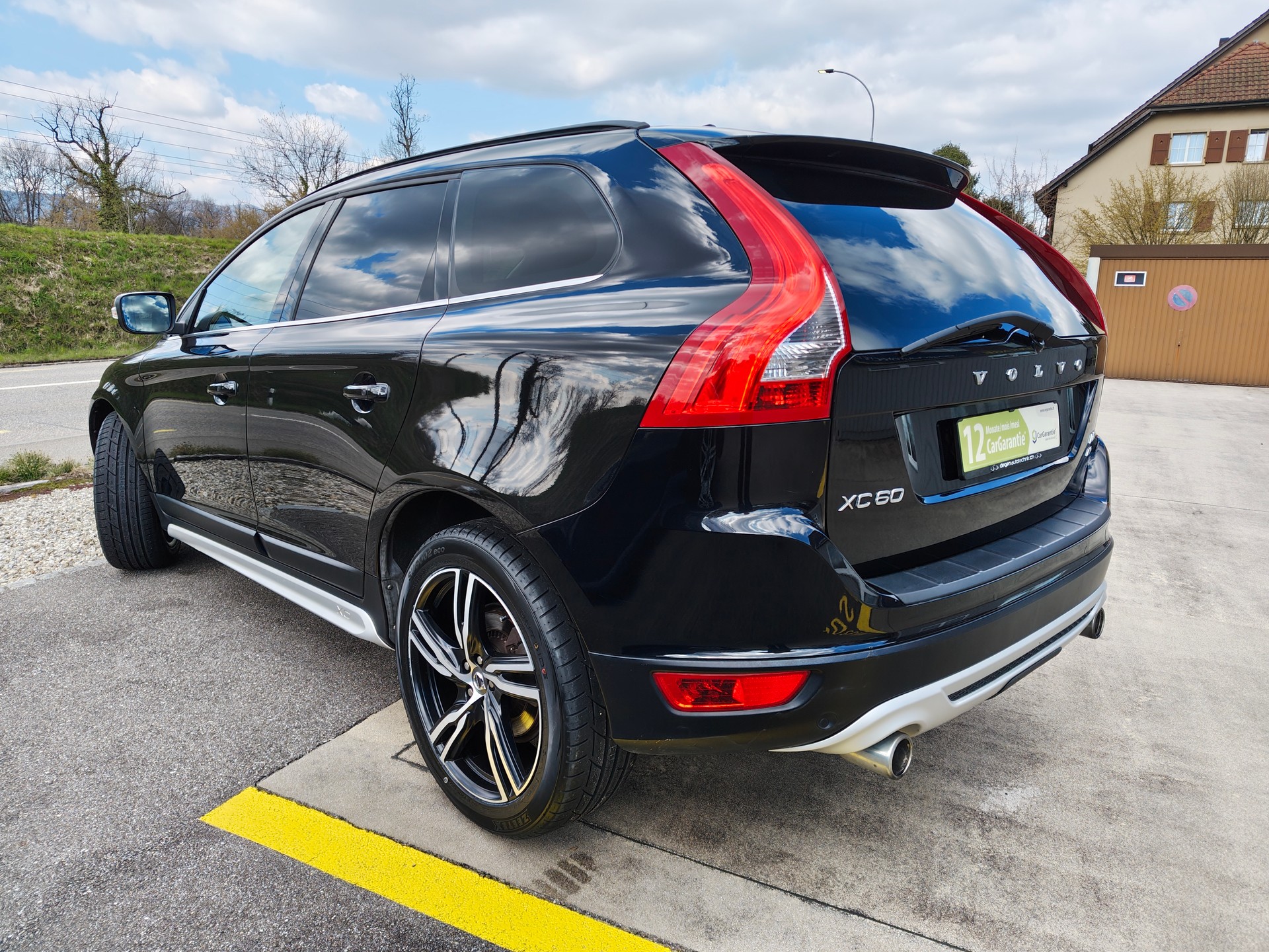 VOLVO XC60 D5 AWD R-Design Geartronic-image-1