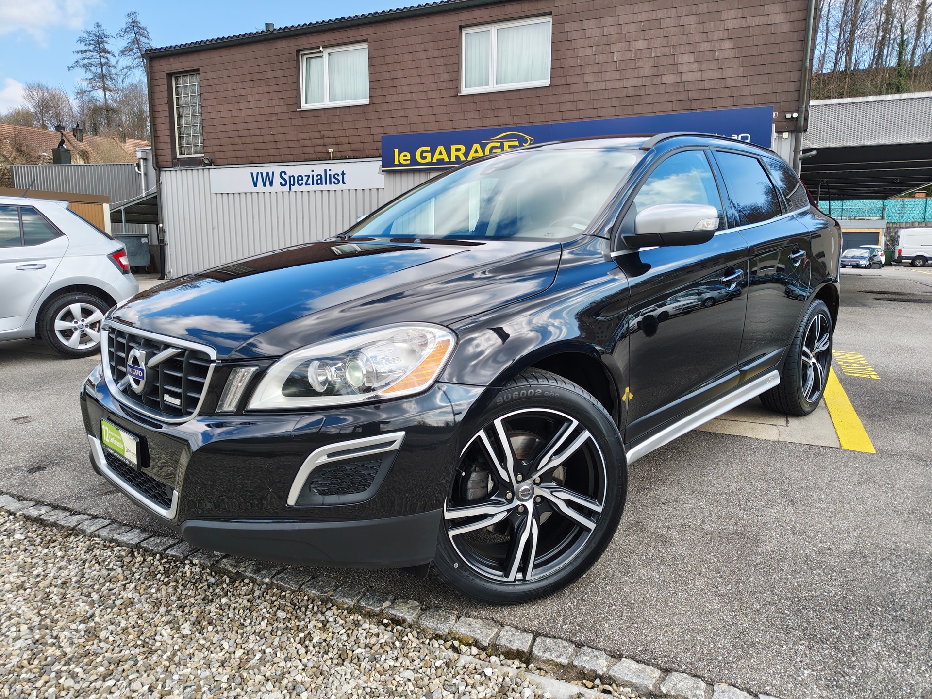VOLVO XC60 D5 AWD R-Design Geartronic-image-0