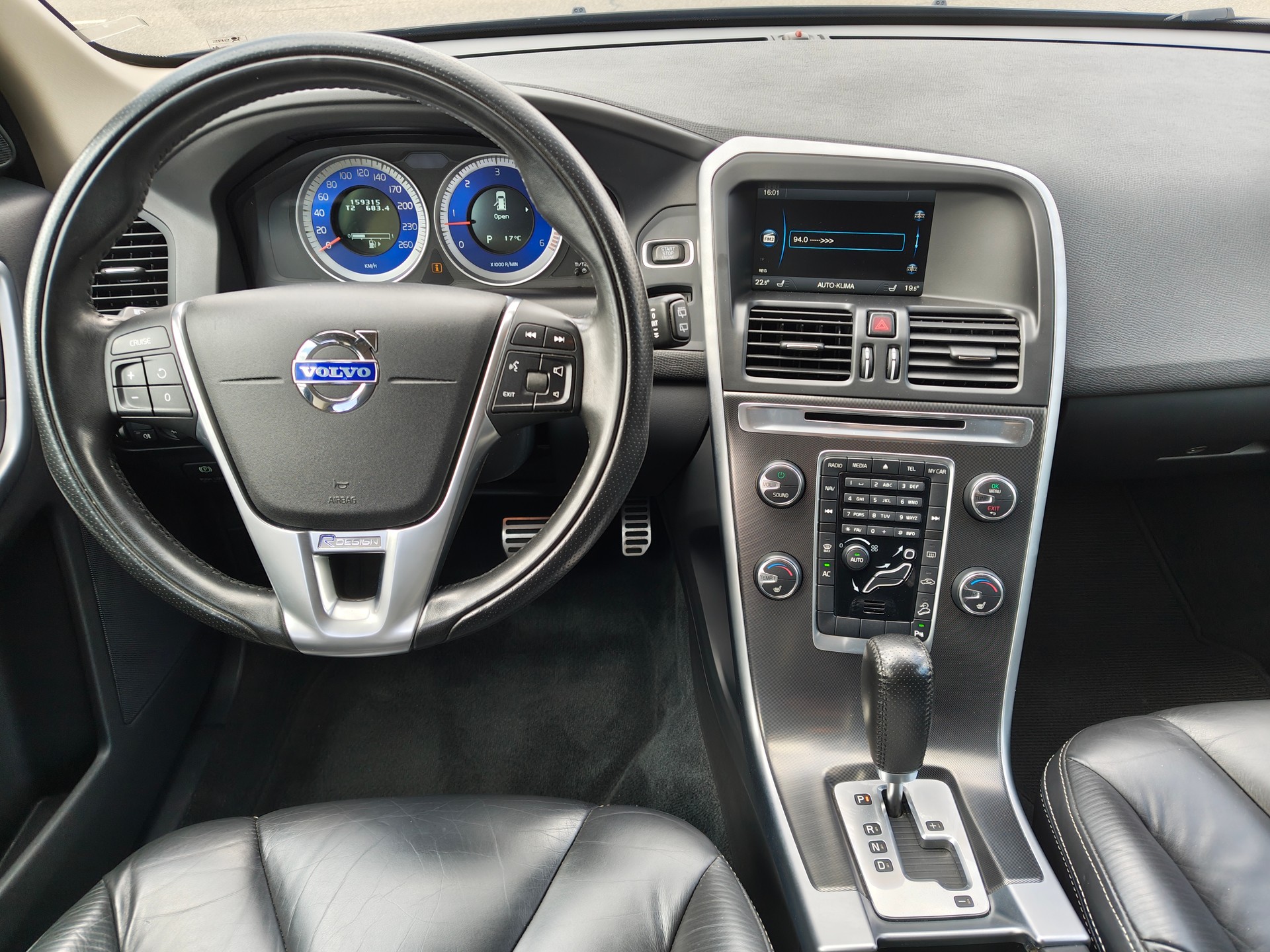 VOLVO XC60 D5 AWD R-Design Geartronic-image-6