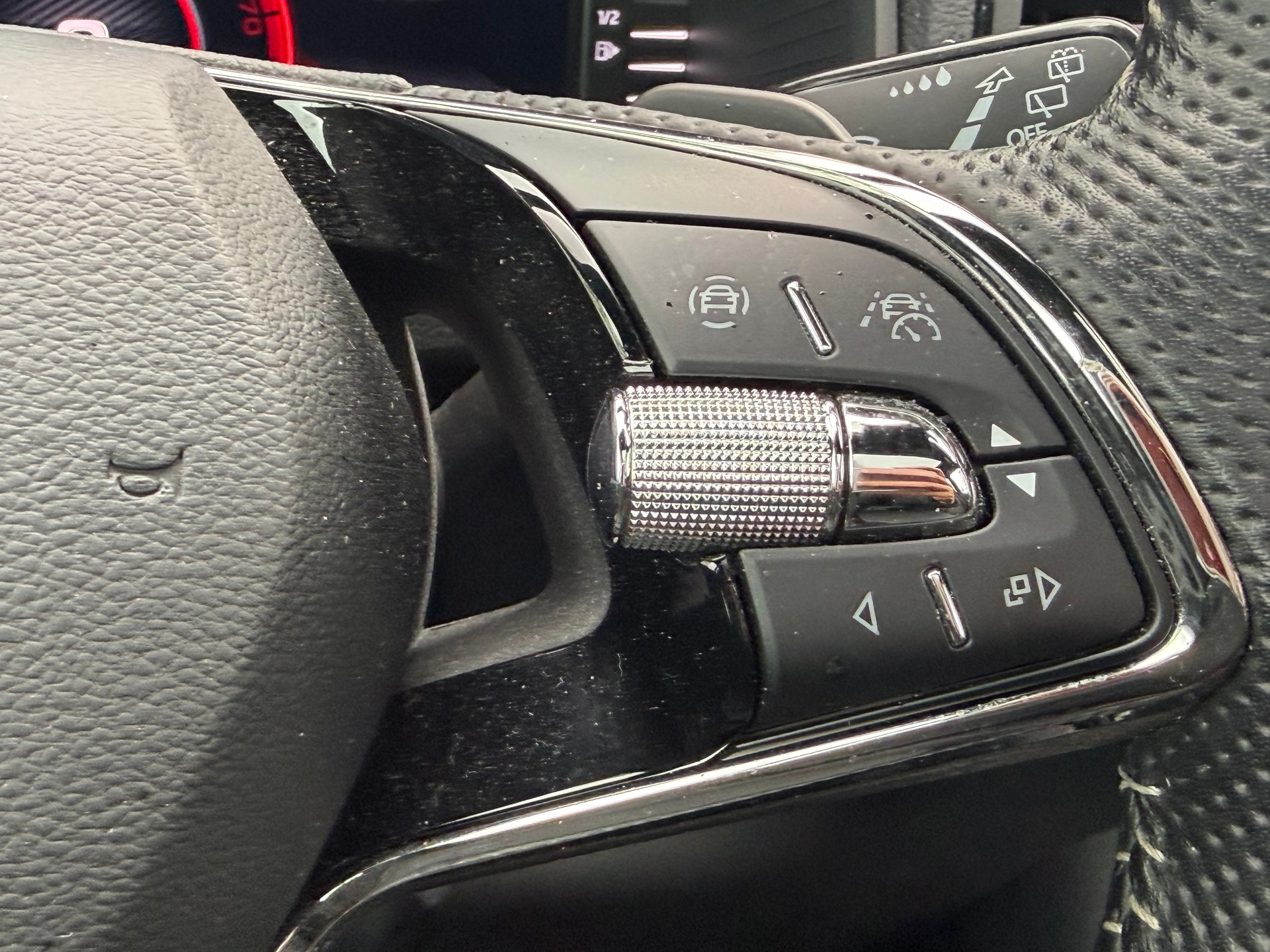SKODA Karoq 2.0 TSI SportLine 4x4 DSG-image-14