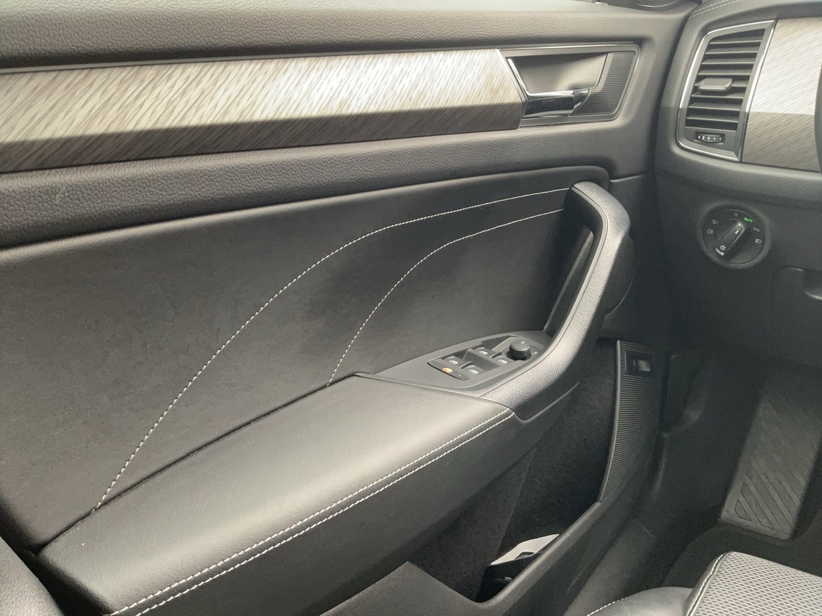SKODA Kodiaq 2.0 TSI 4x4 Style-image-8