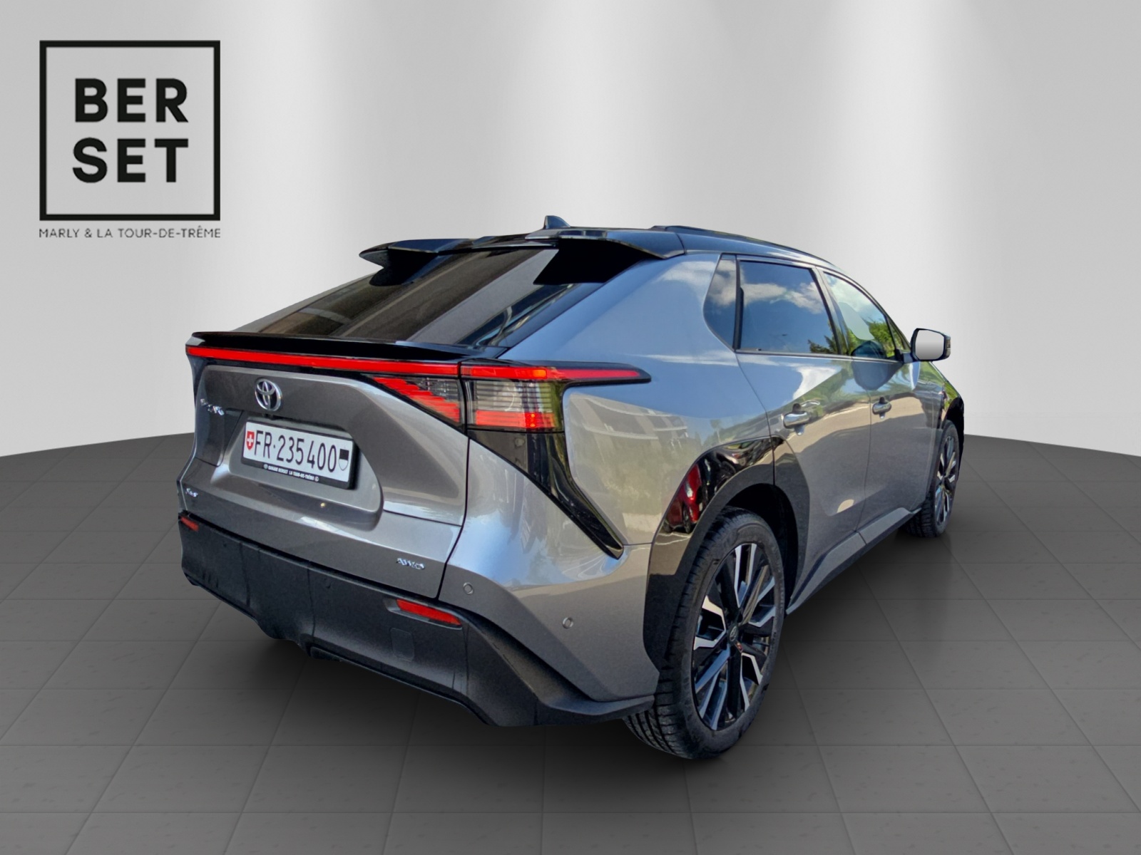 TOYOTA bZ4X Premium AWD-image-4