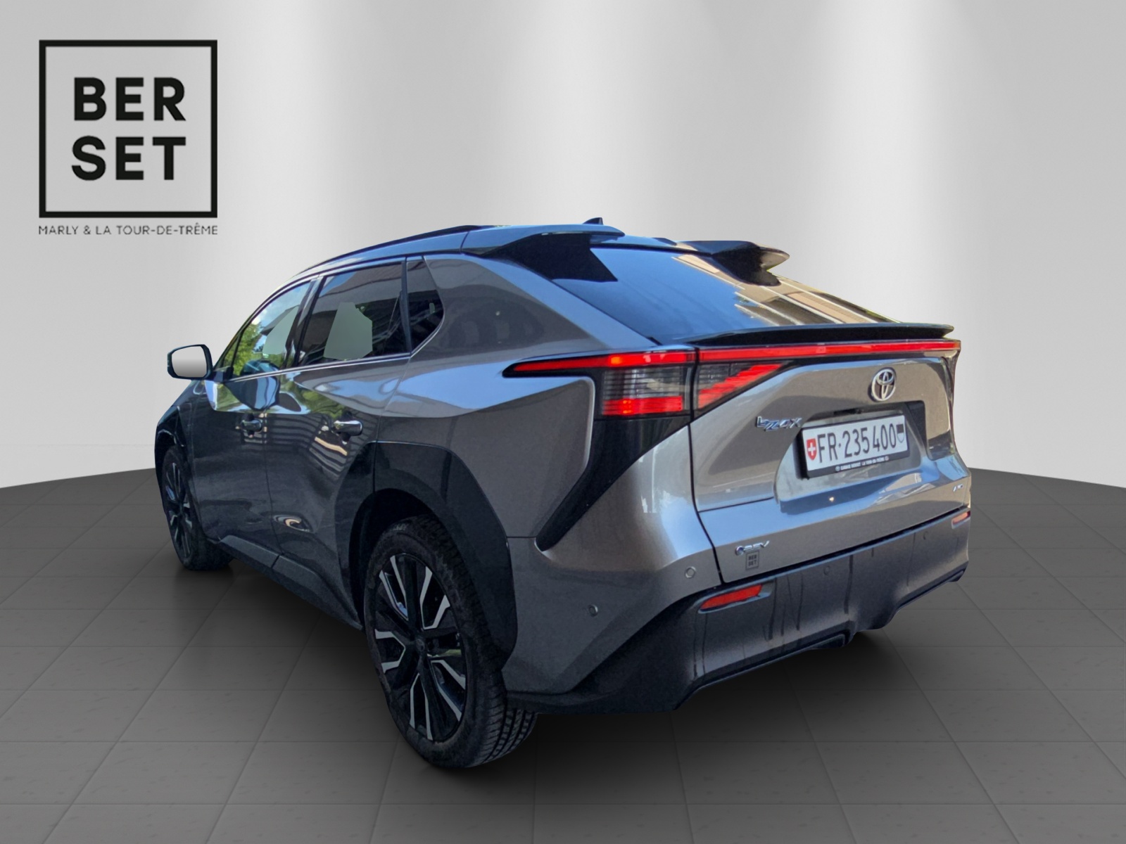 TOYOTA bZ4X Premium AWD-showroom-element-2