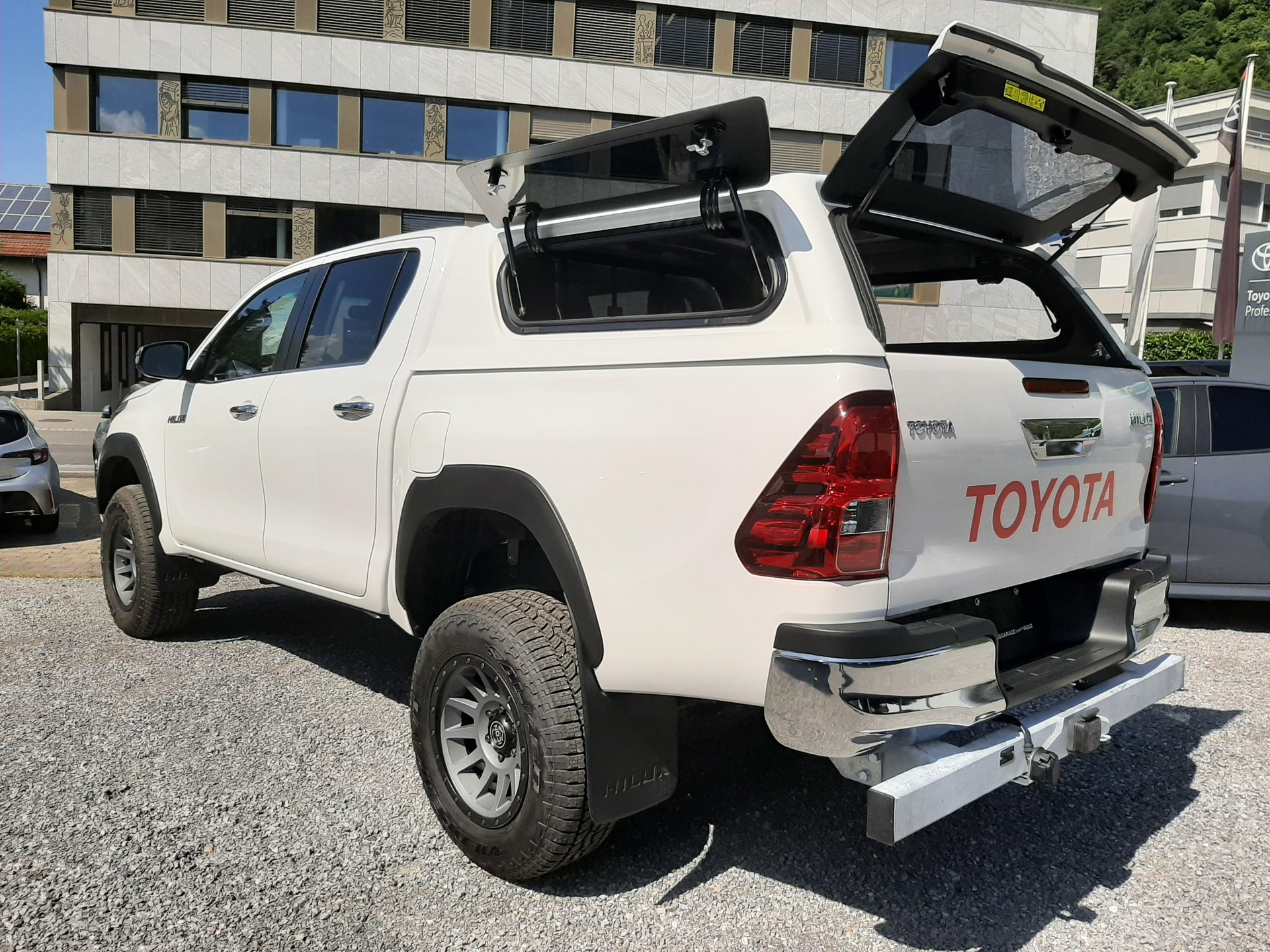 TOYOTA Hilux Double Cab.-Pick-up 2.8 D-4D 204 Style MHEV-image-16
