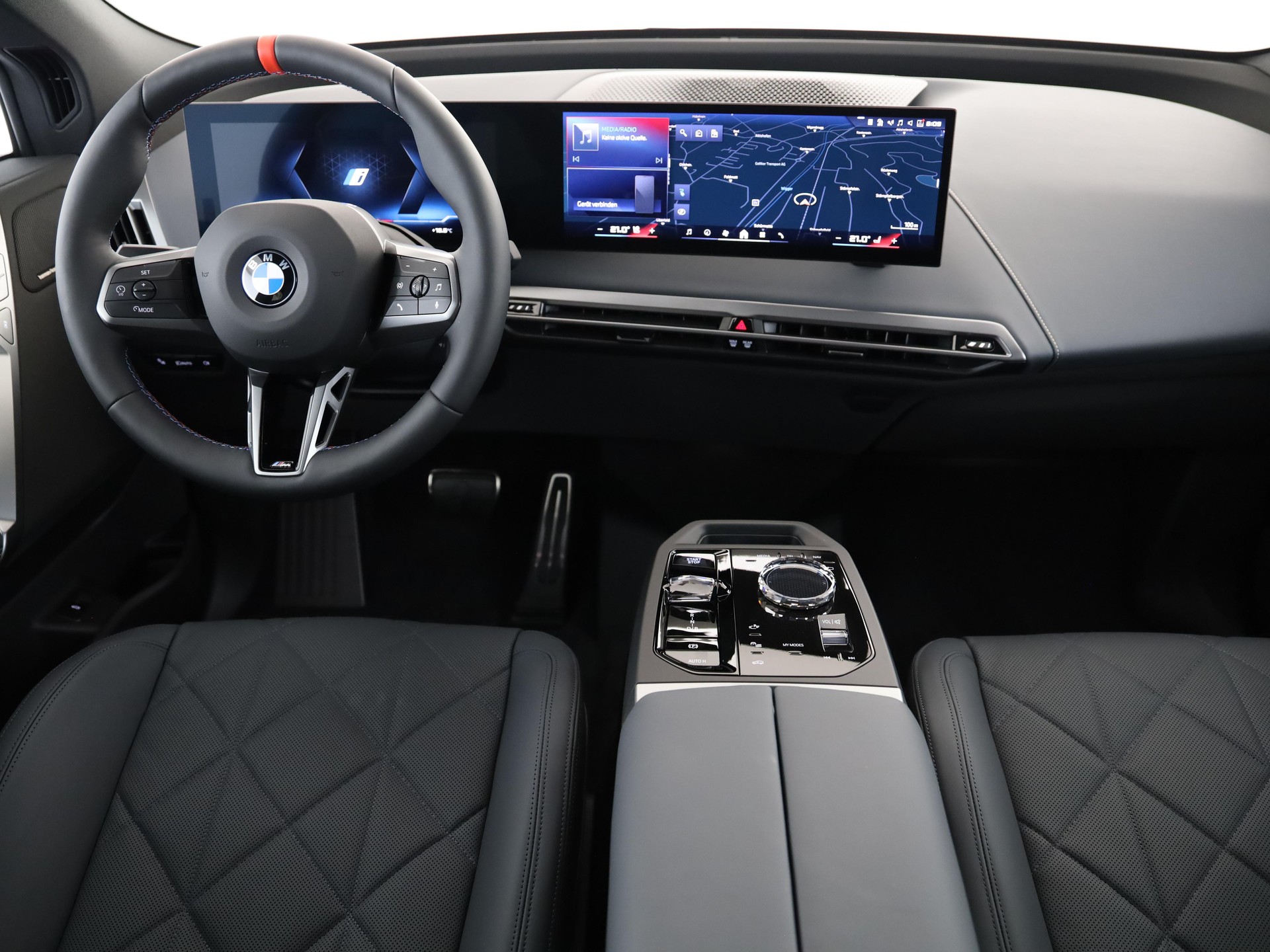BMW iX M70-image-18