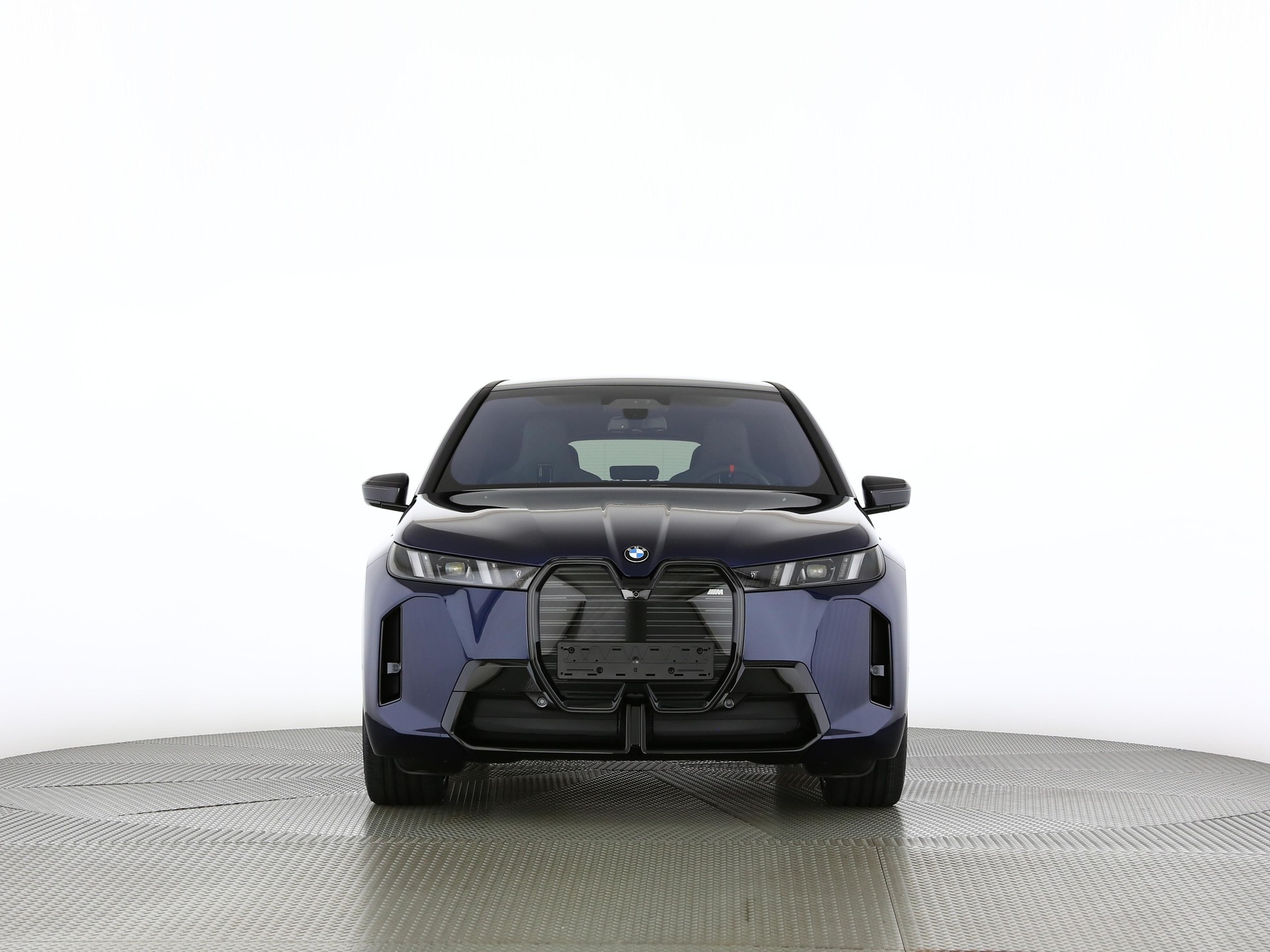 BMW iX M70-image-4