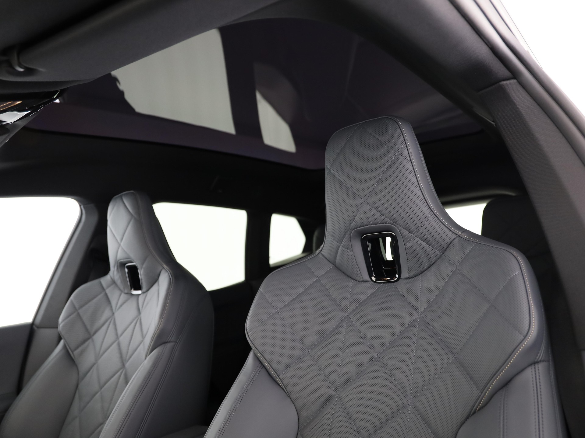 BMW iX M70-image-11