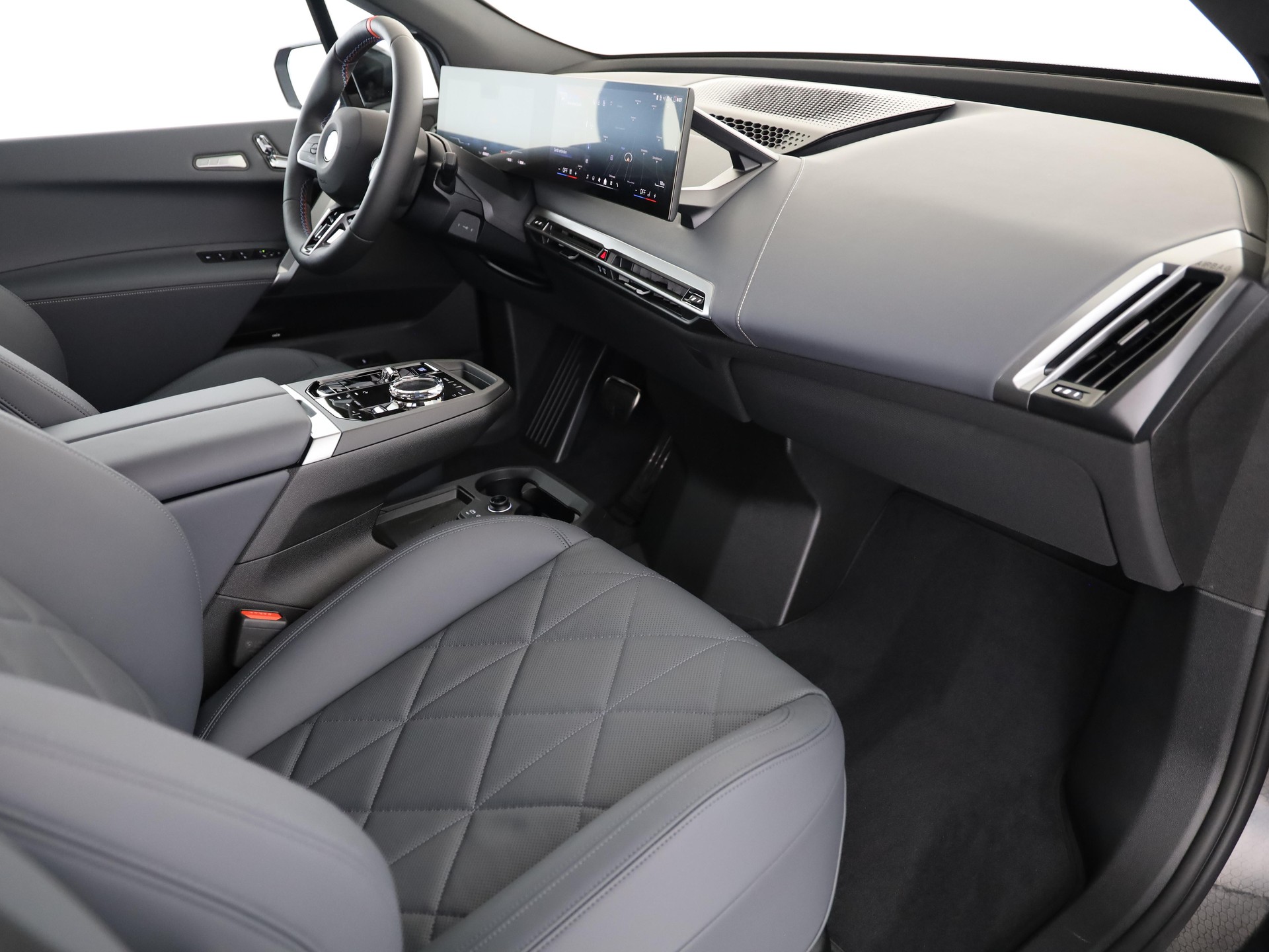 BMW iX M70-image-14