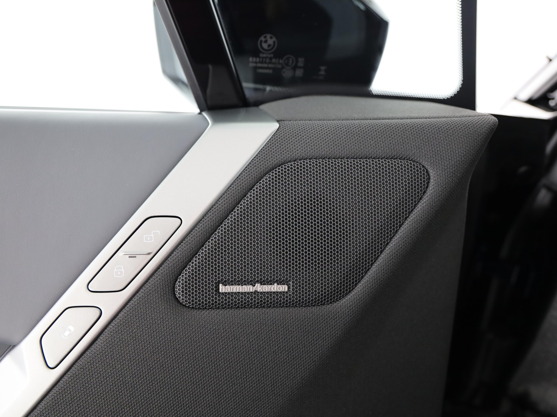 BMW iX M70-image-13