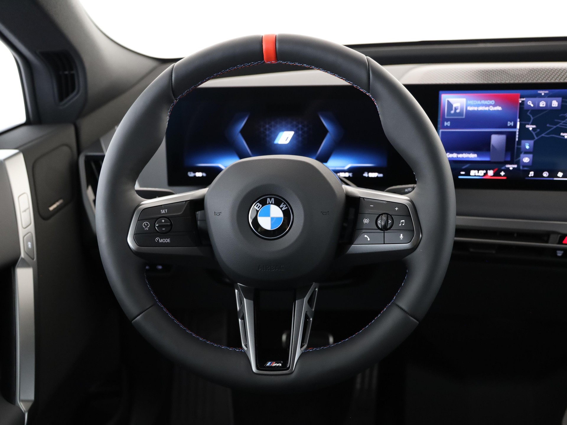 BMW iX M70-image-19