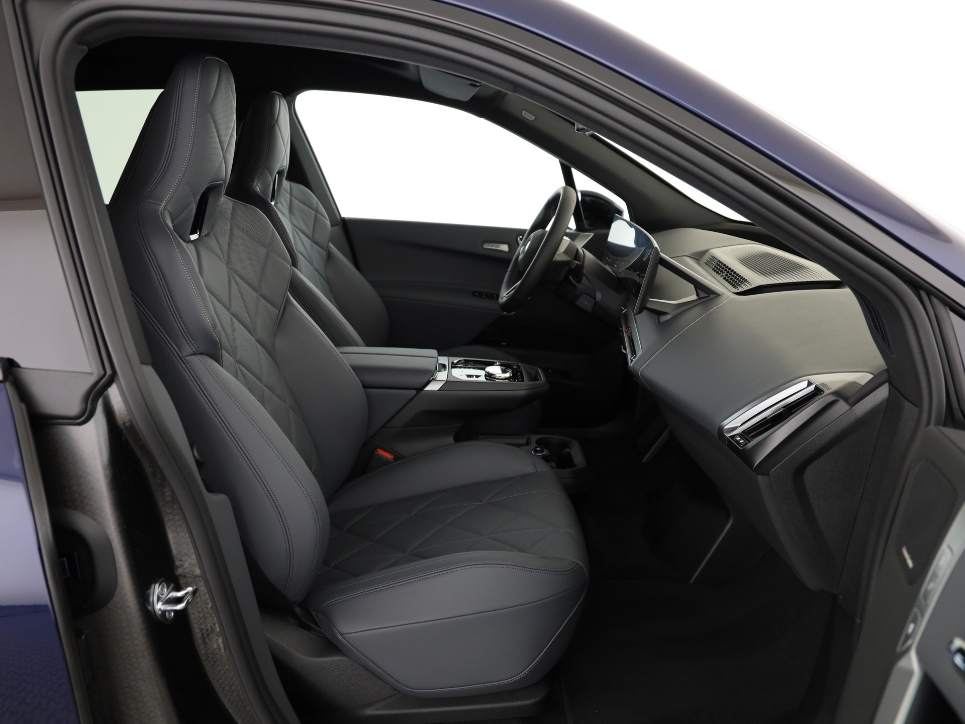 BMW iX M70-image-15