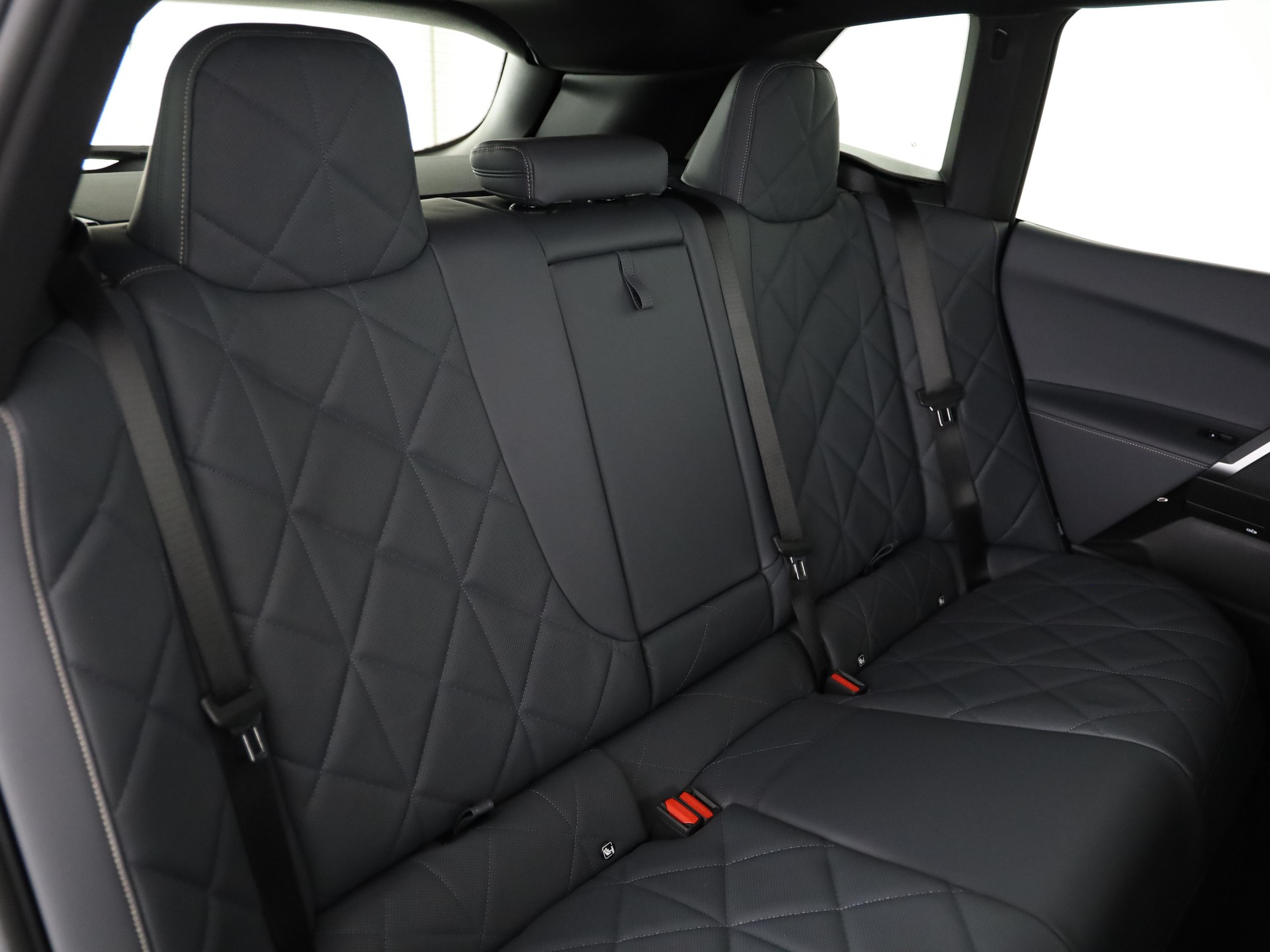 BMW iX M70-image-16
