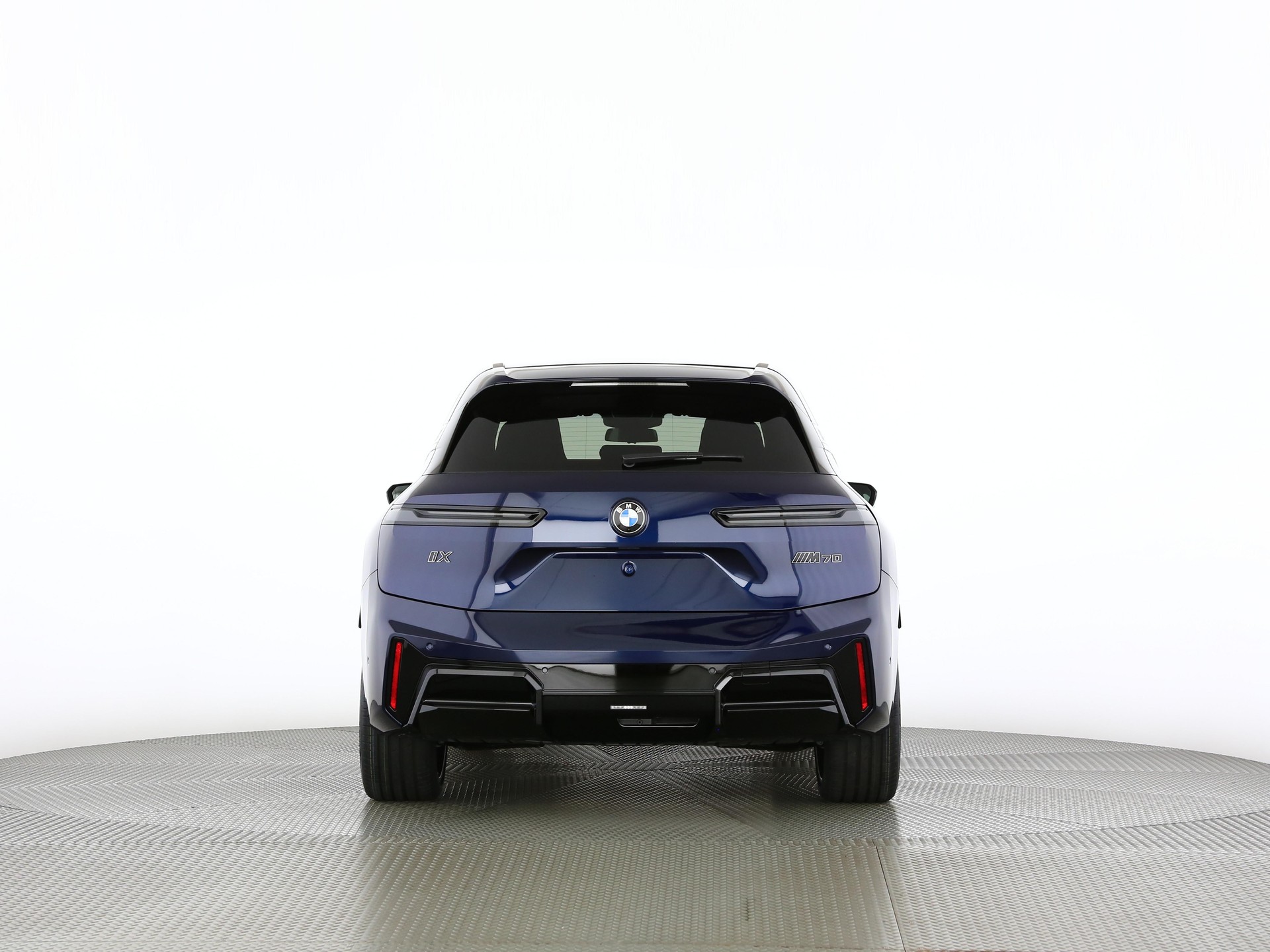 BMW iX M70-image-3