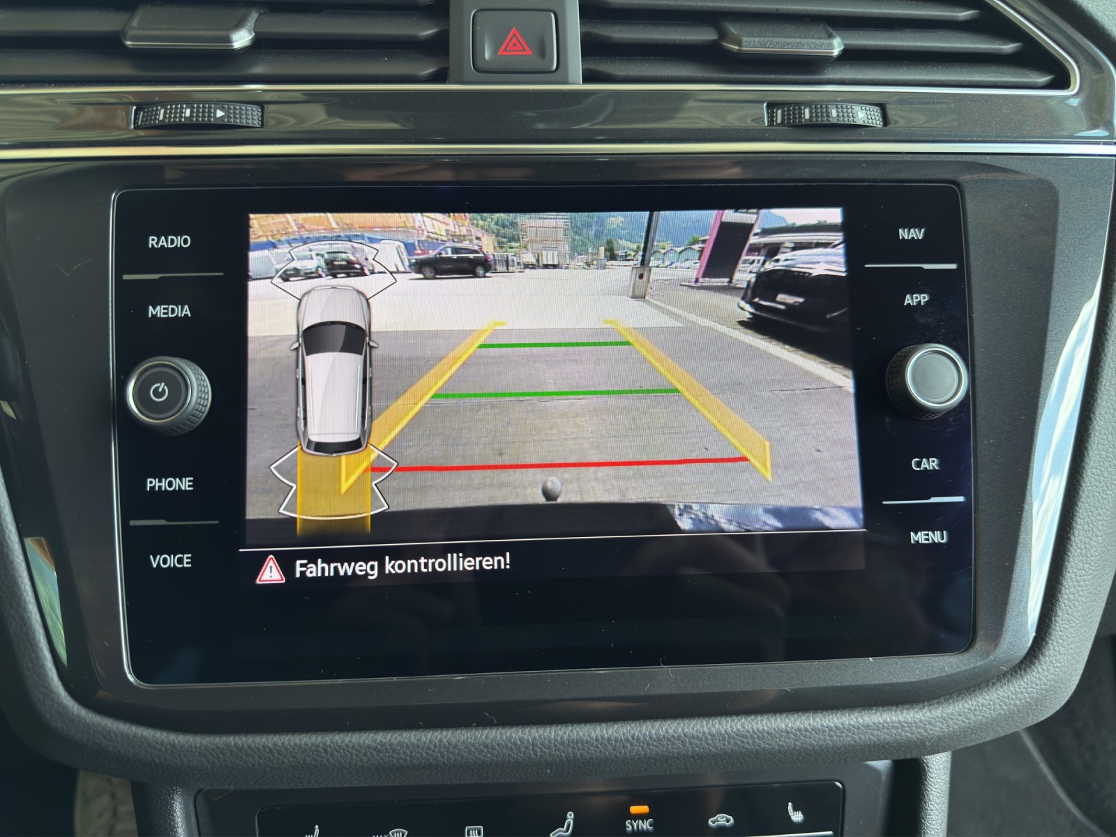 VW Tiguan 2.0TSI Life 4Motion DSG-image-12