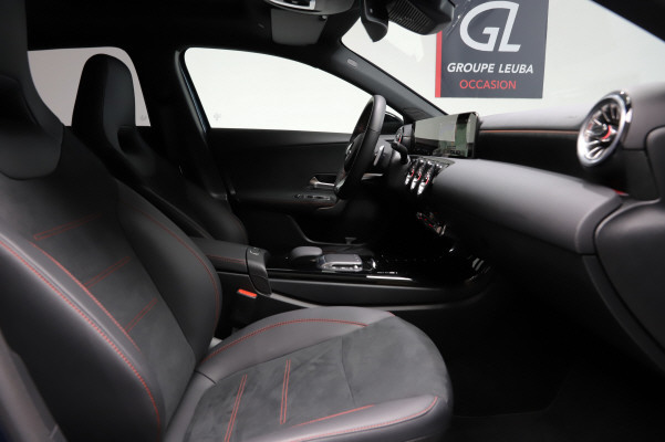 MERCEDES-BENZ A 250 AMG Line 4Matic-image-8