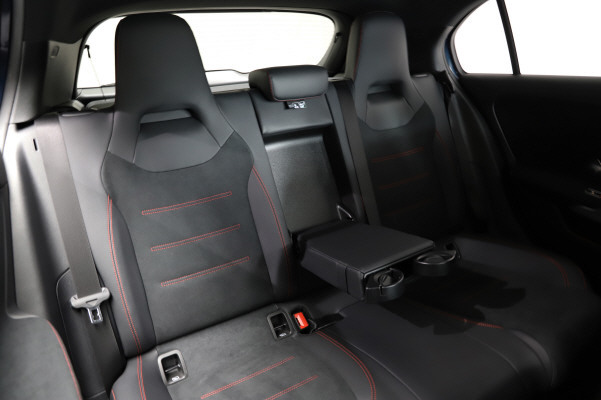 MERCEDES-BENZ A 250 AMG Line 4Matic-image-10