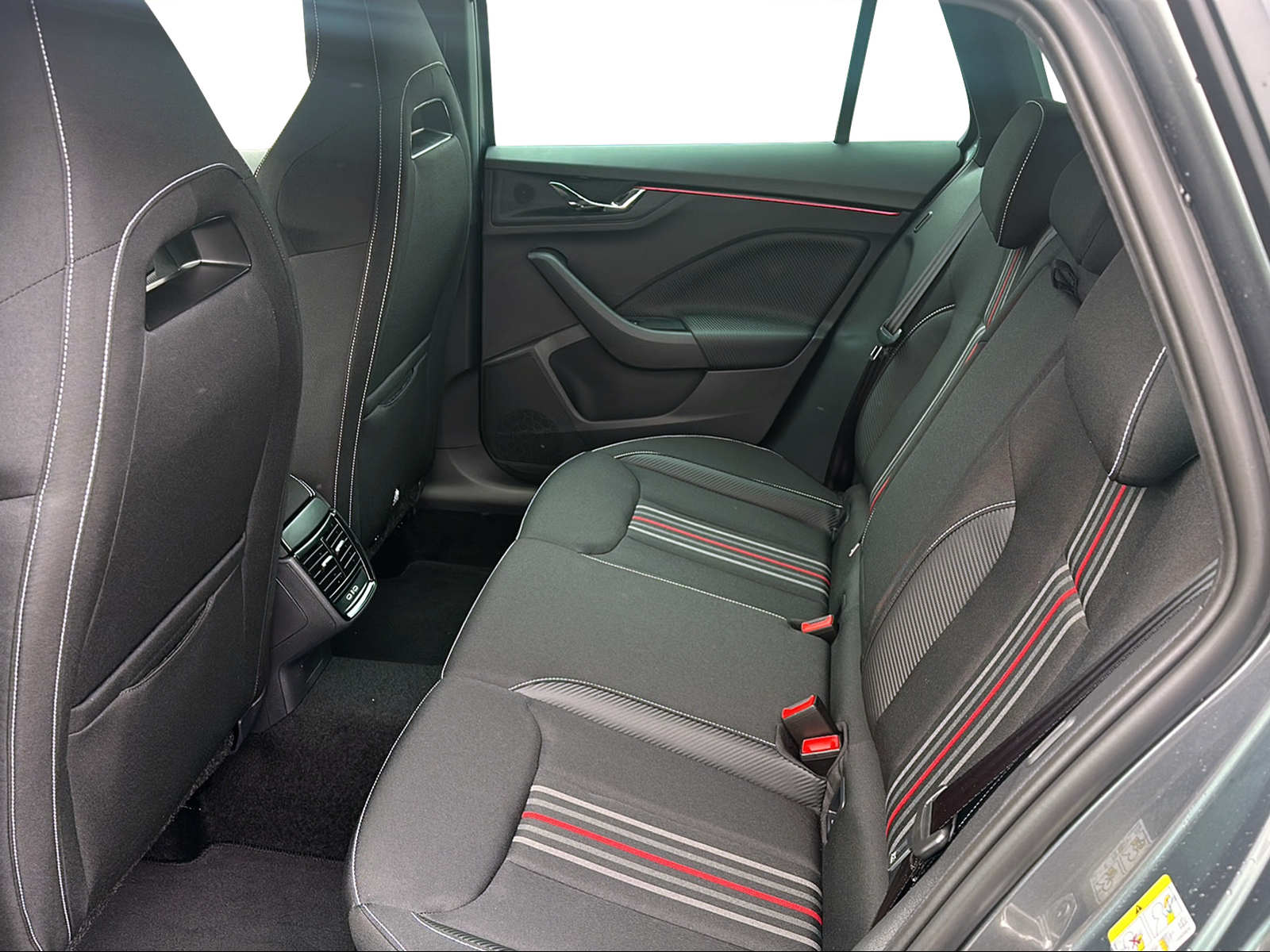 SKODA Kamiq 1.5 TSI Monte Carlo DSG-image-4