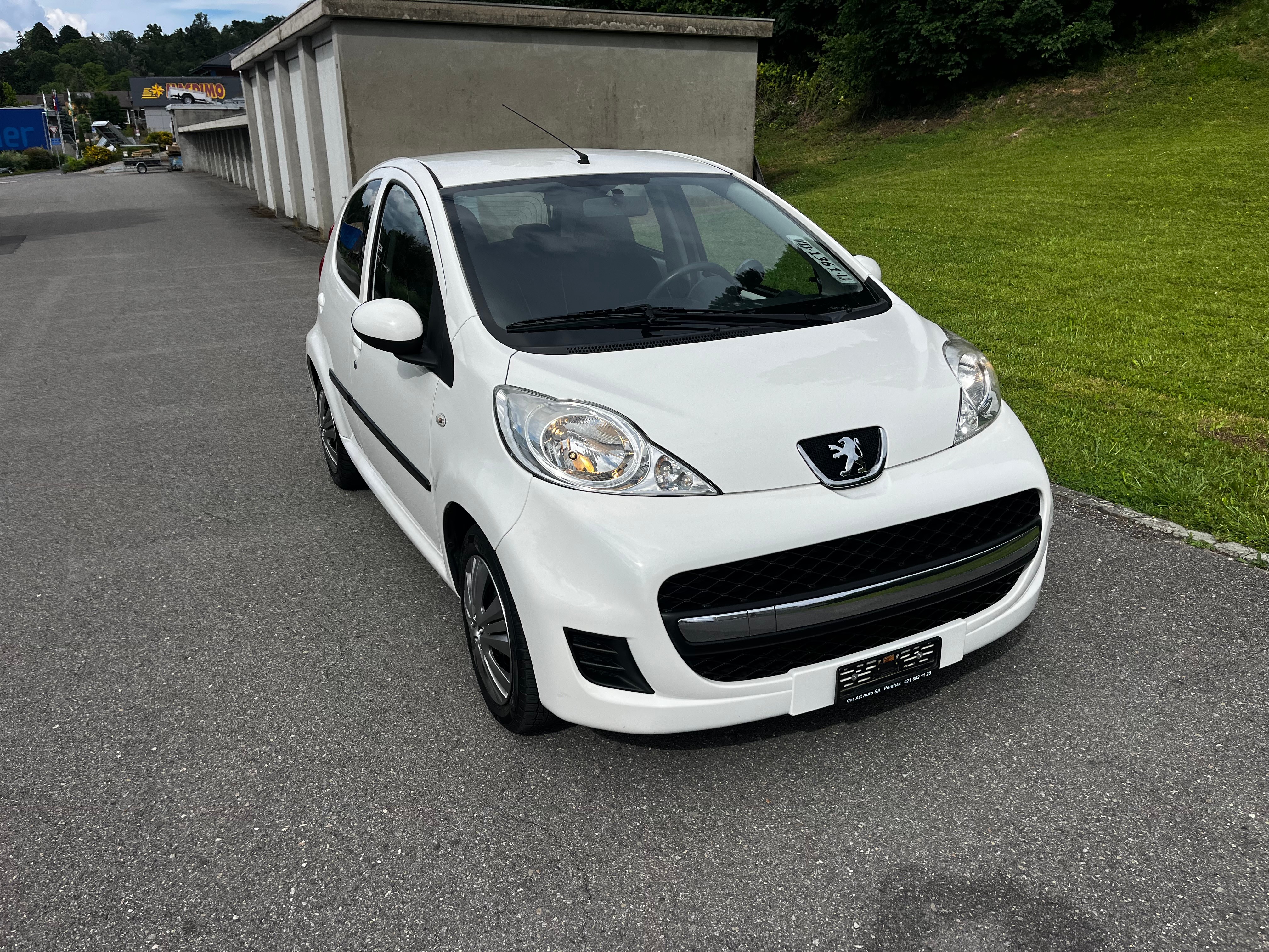 Car photo