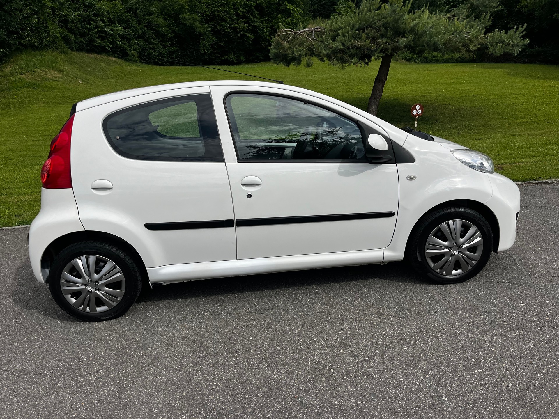 PEUGEOT 107 1.0 Trendy BMP5-image-4