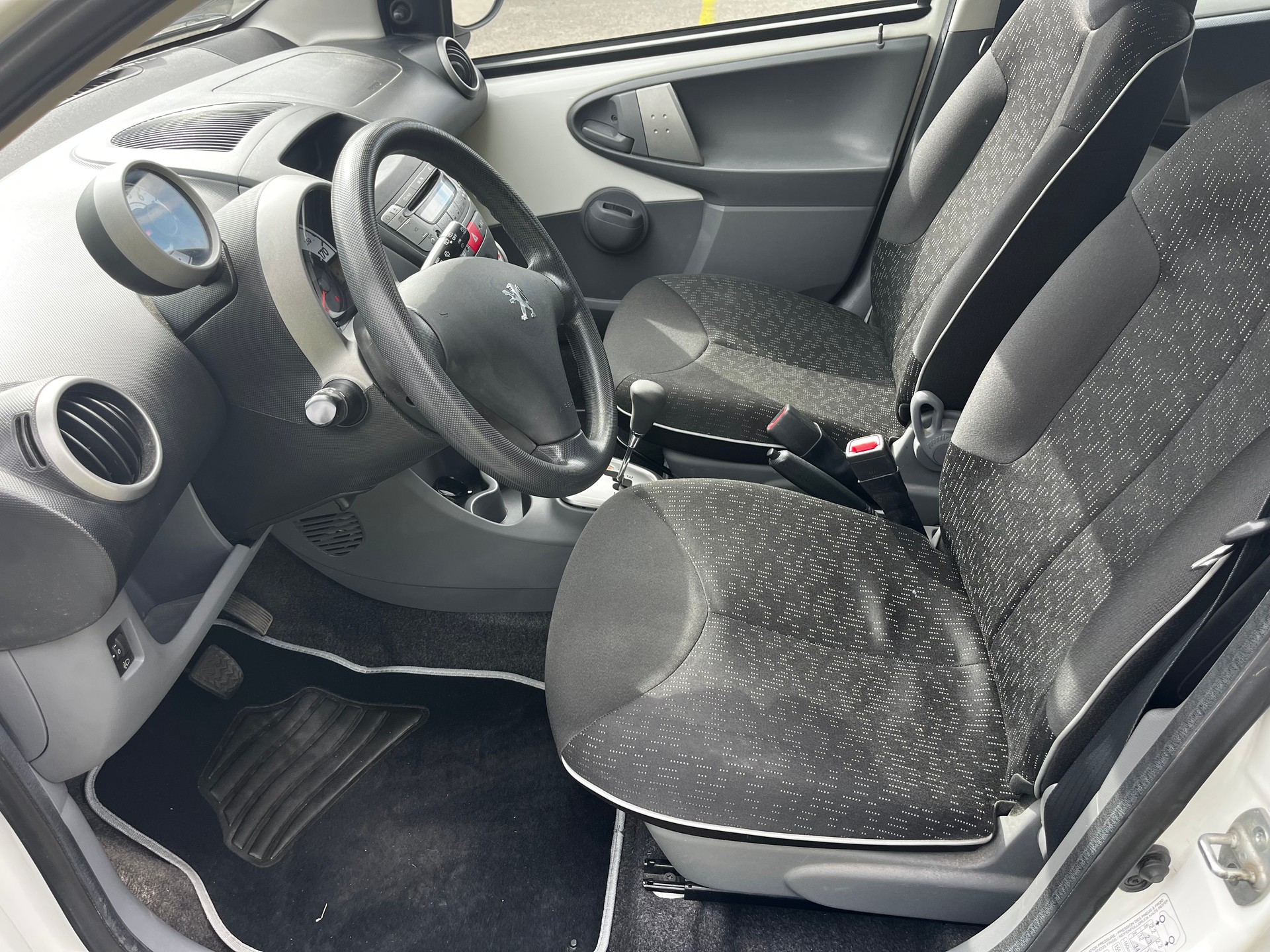 PEUGEOT 107 1.0 Trendy BMP5-image-9
