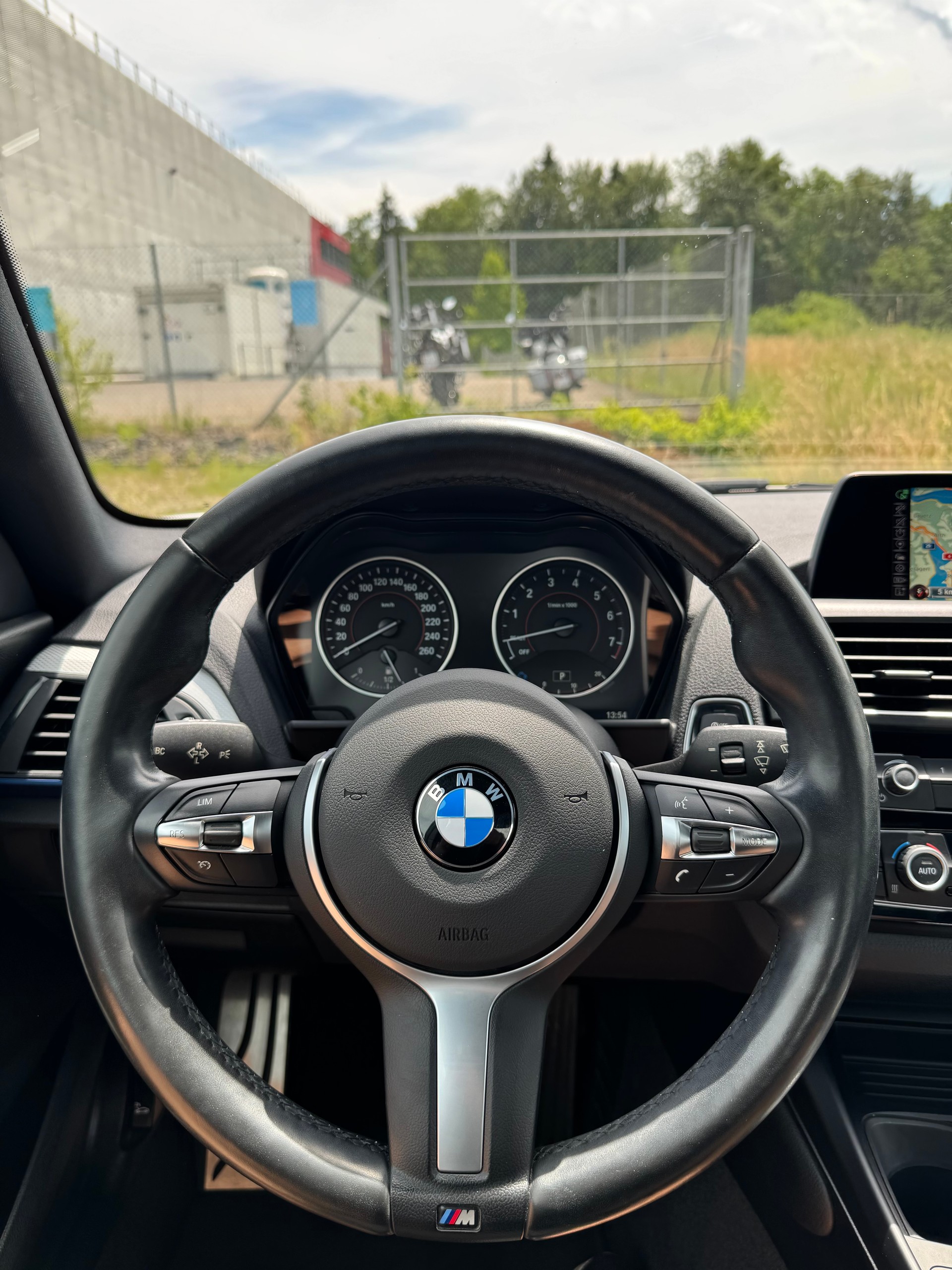 BMW 218i M Sport Steptronic / ab MFK bei Verkauf-image-9