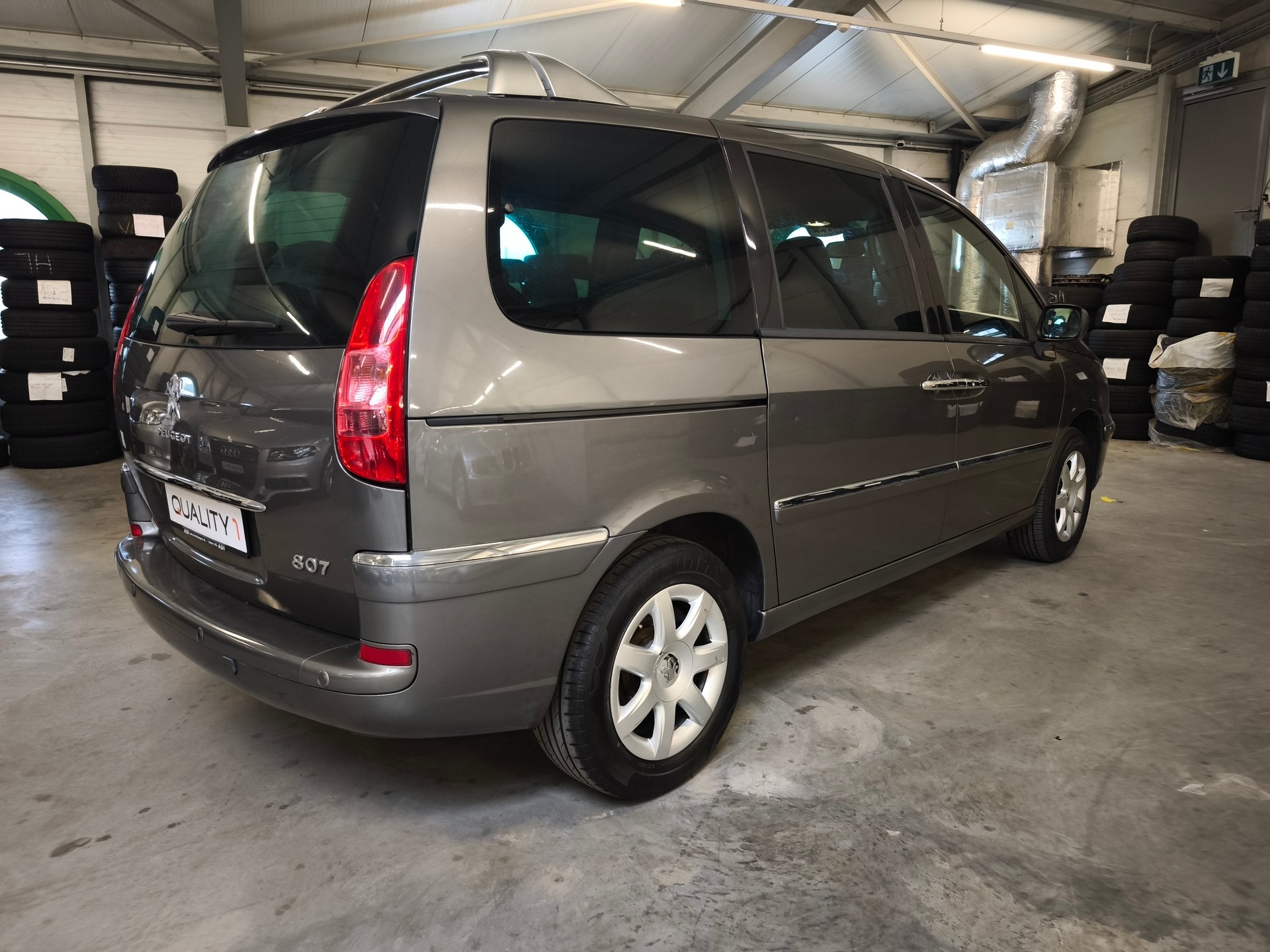 PEUGEOT 807 2.0 16V HDi Allure-image-2