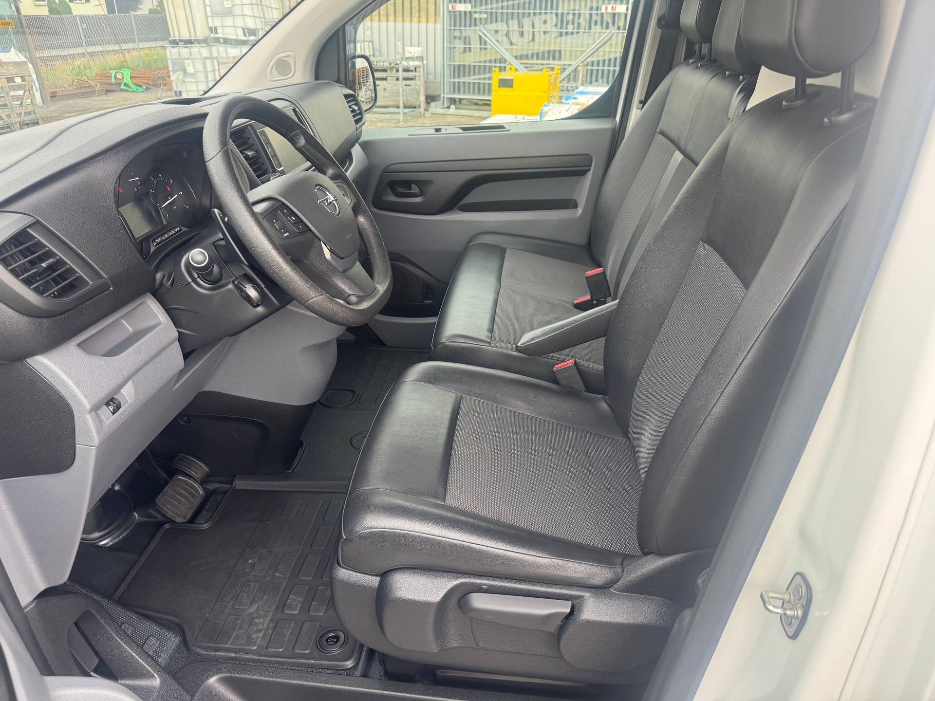 OPEL Vivaro Cargo 2.0 CDTI Enjoy s/s M Aut.-image-2