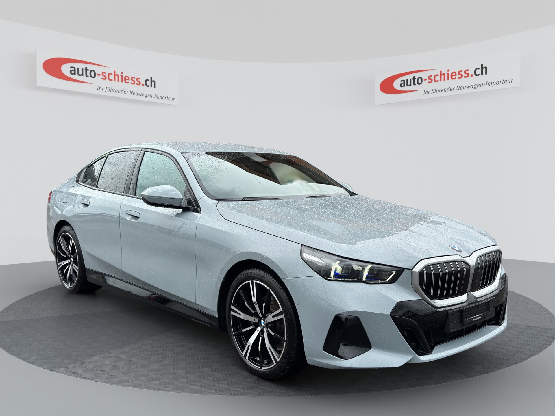 BMW 520i 48V M Sport Steptronic-image-0