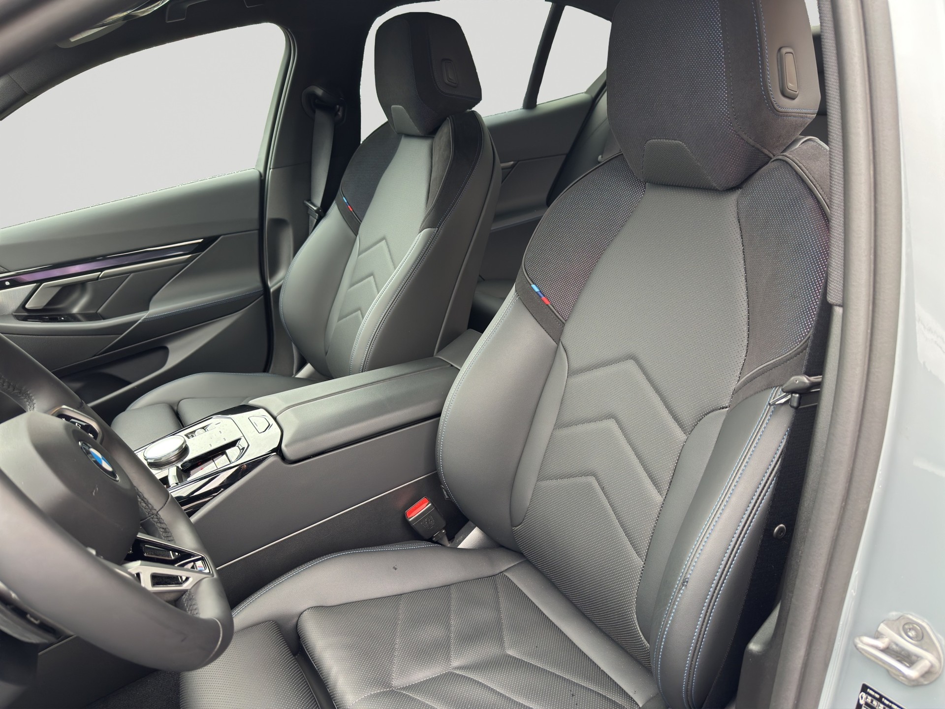 BMW 520i 48V M Sport Steptronic-image-5