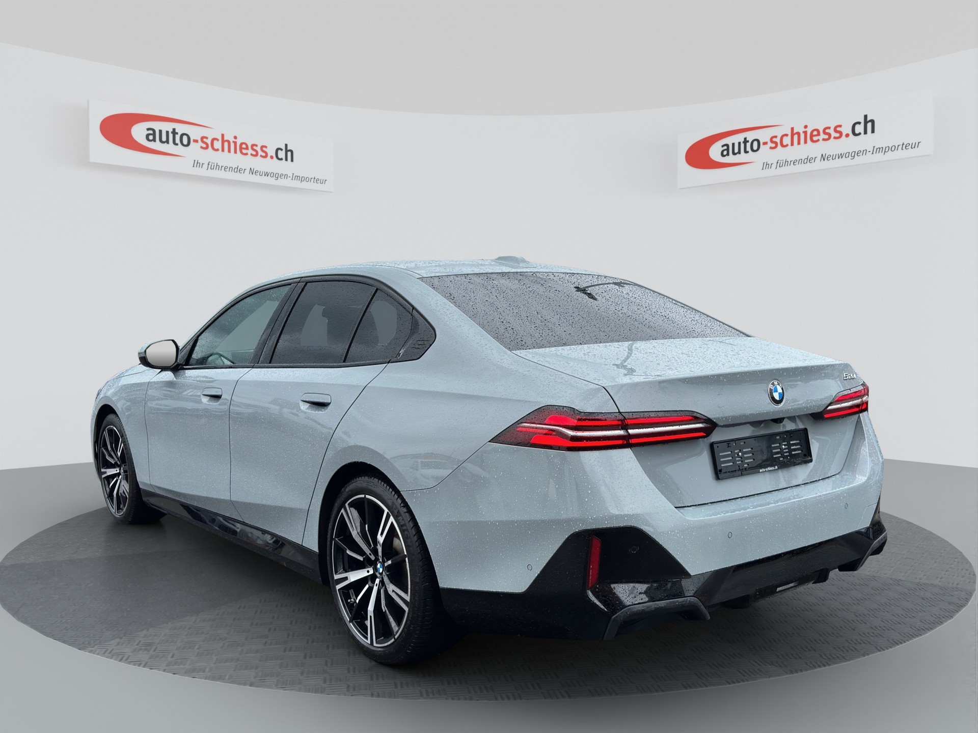 BMW 520i 48V M Sport Steptronic-image-2