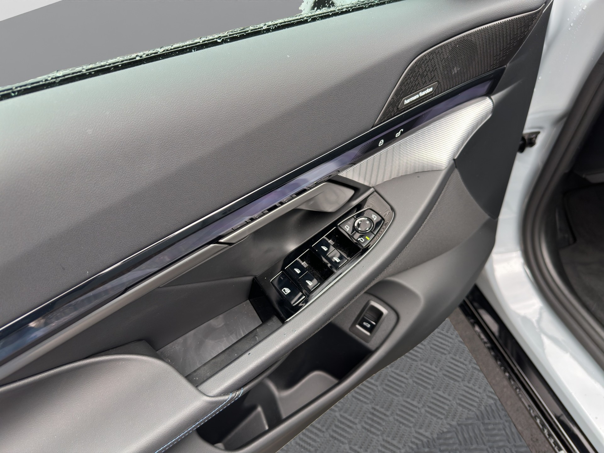 BMW 520i 48V M Sport Steptronic-image-8